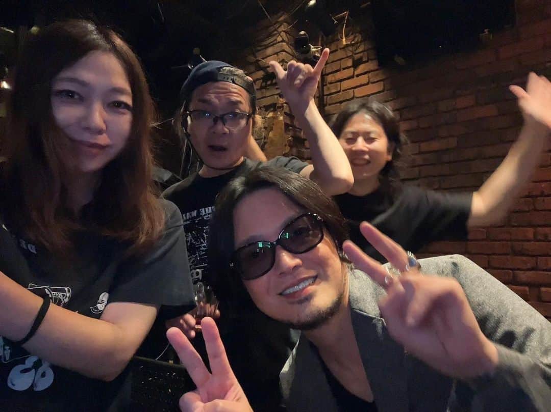古閑裕のインスタグラム：「おとといnoodles観に行ったら ドラムはROCKET Kのモリちゃんだった！ noodles YOKO❤️LOVE the pillowsさわお君 &モリちゃん」