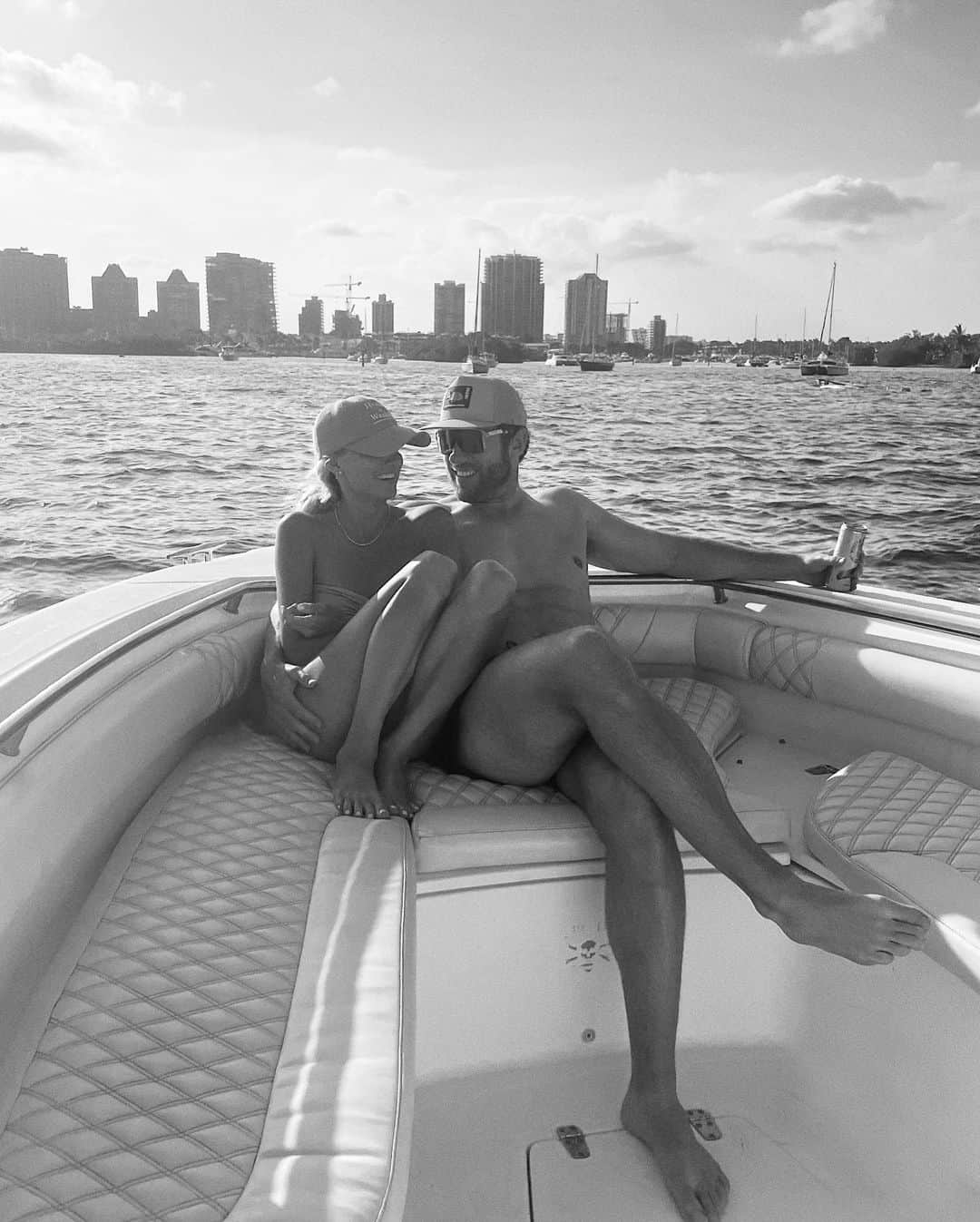 のインスタグラム：「HAPPY HAPPY HAPPY BIRTHDAY @bens_there ❤️❤️❤️❤️❤️  You have taken the phrase “to know you is to love you” to a level I’ve never full experienced. And I am very lucky to get to love you and all of your incredible qualities that make you, YOU - every single day.  I’ve never met another person who can genuinely have fun every single day - no matter where you are, what you are doing, or who you are with - all while also being THE hardest and most determined worker no matter the task… minus a few annoyingly house tasks / chores sometimessss 🫣🫠  You have also taken my level of “whatever it takes” to a different level… which includes being (almost) AS committed to a themed party / costume as I am… for those that know, you know… and if you don’t know, it’s pretty damn hard to match that level.   Your genuine enthusiasm for life, and the people in your life is truly remarkable. Thank you for showing and reminding me that every single day. Here’s to many more fun days, adventures, sunsets, and maybe even bike rides together. I love you!」