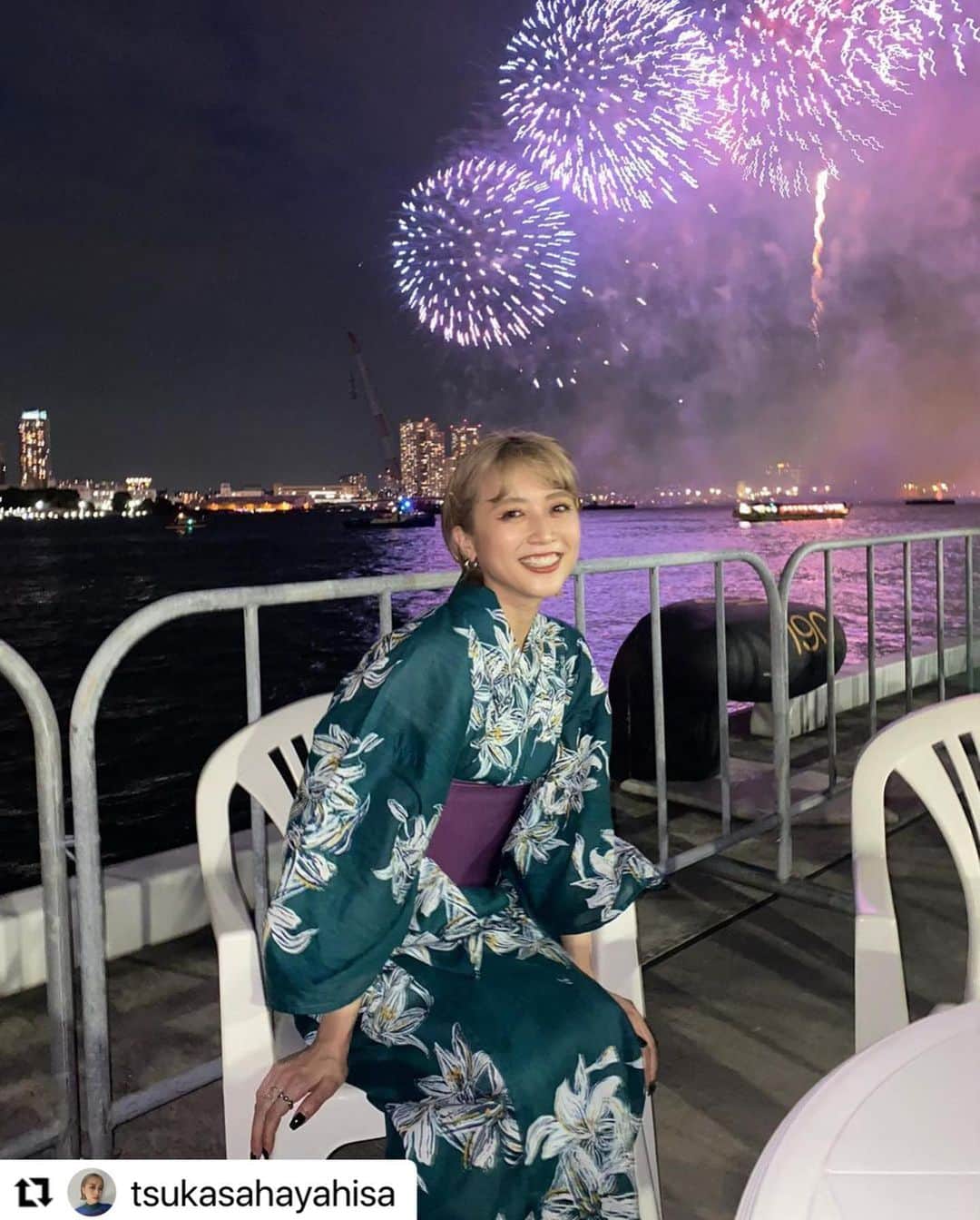MURUAのインスタグラム：「#Repost @tsukasahayahisa with @use.repost ・・・ みなとみらい花火大会🎆 圧巻の花火に終始釘付け、、、✨ すごくすごくすごく綺麗だった〜！！！  浴衣はもちろん  @murua_official  私はぼかし百合にしたよ☺️ @tsukasahayahisa のTOPのURLからアイテムチェックできます🦋  さらに！ 今なら【MS_07364】のクーポンコード入力で 10％OFFでゲットできちゃう♡  これからまだまだ楽しいことたくさんしたい☺️🎐  #murua #murua_snap #ootd #ootdfashion #coordinate #fashion #murua2023ss」