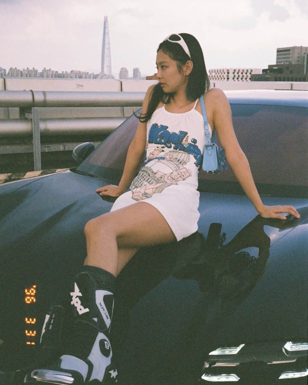 ジェニーのインスタグラム：「☁️☁️☁️@porsche.korea #TaycanCrossTurismo #SonderwunschforJENNIE」