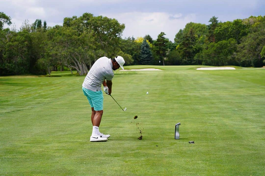 トニー・フィナウさんのインスタグラム写真 - (トニー・フィナウInstagram)「Albatross in pics 🔥 4 iron - 243 yds - Alpine CC hole 14. Thanks for capturing @coreyyoshimura」8月3日 10時14分 - tonyfinaugolf