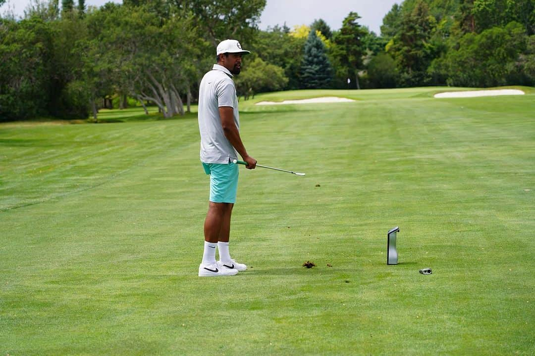 トニー・フィナウさんのインスタグラム写真 - (トニー・フィナウInstagram)「Albatross in pics 🔥 4 iron - 243 yds - Alpine CC hole 14. Thanks for capturing @coreyyoshimura」8月3日 10時14分 - tonyfinaugolf