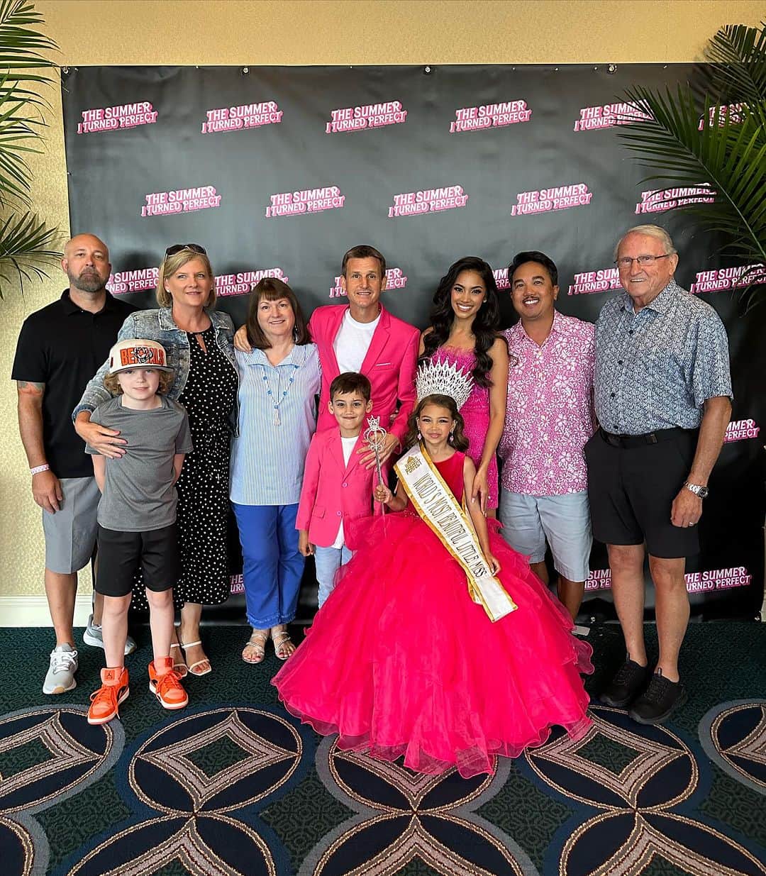 ロブ・ディアデックのインスタグラム：「Congrats to our perfect little miss . So proud of her. She won the title of Worlds Most Beautiful Little Miss and was first runner up in the pageant. The best part of the pageant is we bring the whole family out to Florida to cheer Nala on . It’s an amazing experience for the whole family . It’s just so much fun for all of us . Thank you @michaelgalanes for always putting on such an amazing pageant . #worldsperfect」
