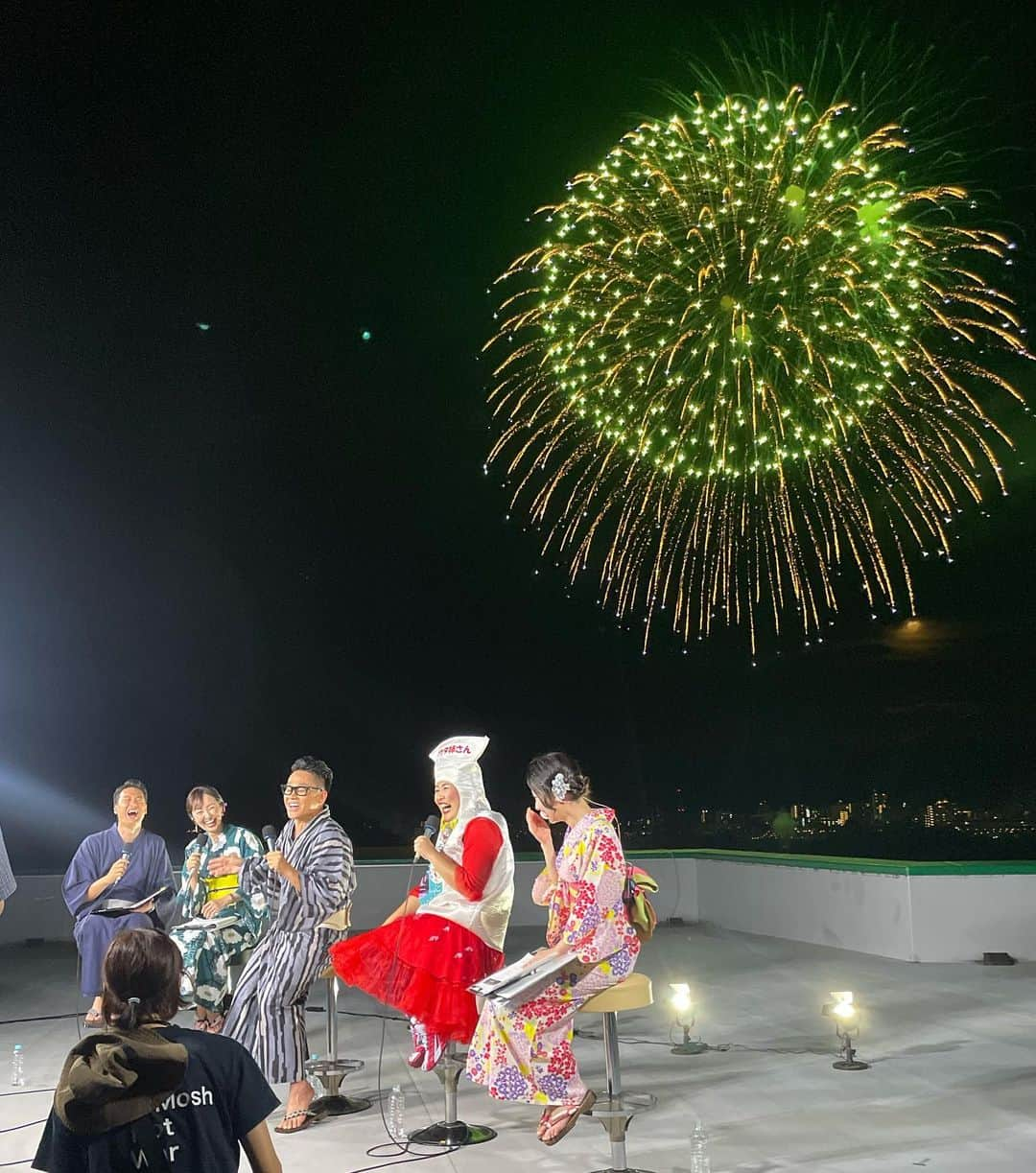 宮川大輔さんのインスタグラム写真 - (宮川大輔Instagram)「仕事で長岡大花火はじめて見させて頂きました！ 凄すぎました‼️ フェニックスで泣いてしまいました。 こんな花火見た事ない。 花火見て泣いたの生まれてはじめて！ みなさまも是非是非見に行ってみてください‼️ 本当にBSN新潟放送のみなさまありがとうございました‼️ #長岡まつり大花火大会SP #BSN新潟放送 #伊勢みずほさん #黒崎貴之さん #行貝寧々さん #三浦萌さん #ニイガタ姉さん」8月3日 10時41分 - miyagawadai