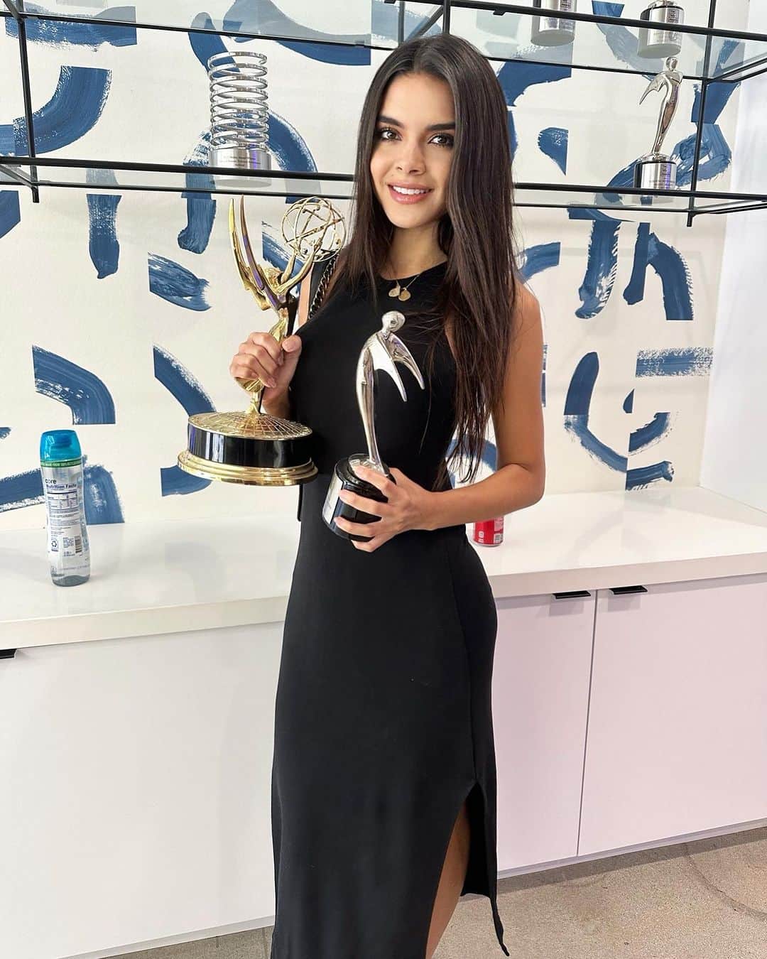 パオラ・ポーリンのインスタグラム：「And the award goes to🏆…  Had a great time visiting @xrmmedia and their amazing studio, happy to be developing exciting new projects around independent films, reality television and documentaries.  contact @paolapaulinventures assistantppv@gmail.com  for independent projects and amazing locations like this  -  Y el premio es para 🏆...  La pasé muy bien conectando con @xrmmedia y su increíble estudio, feliz de desarrollar nuevos proyectos emocionantes en torno a películas independientes, programas de reality y documentales. comuníquese con @paolapaulinventures assitantppv@gmail.com para proyectos independientes y filmar en lugares increíbles como este!」
