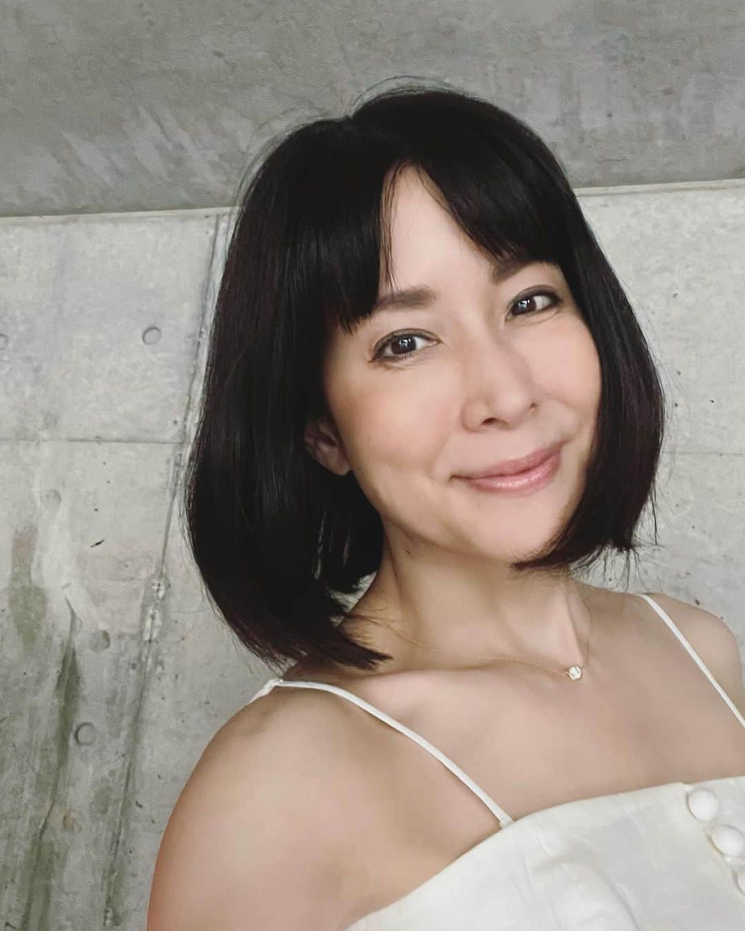 内田恭子のインスタグラム：「おはようございます。  朝のうちに郵便局や銀行やら用事を済まそうと思ったら、9時台でもあぢいじゃないかー！自転車で汗だく。  今日もなんとか涼みながら頑張りましょ！  #夏本番  #体調気をつけて  #内田恭子  #kyokouchida」