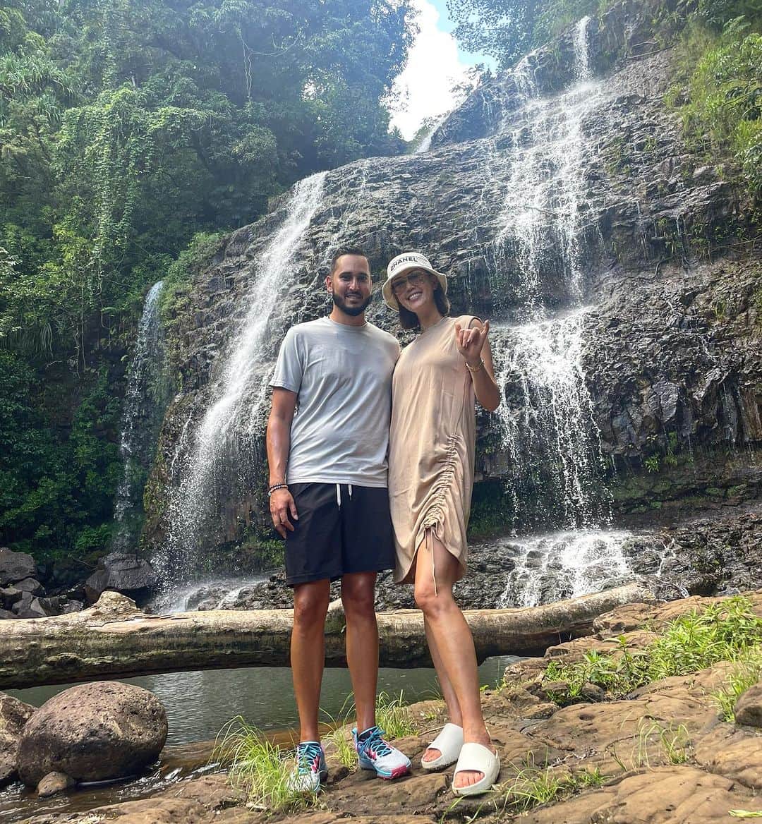 ミシェル・ウィーのインスタグラム：「Island hoppin to Kauai for the day 🤙🏼🥰@discoverylandcompany」