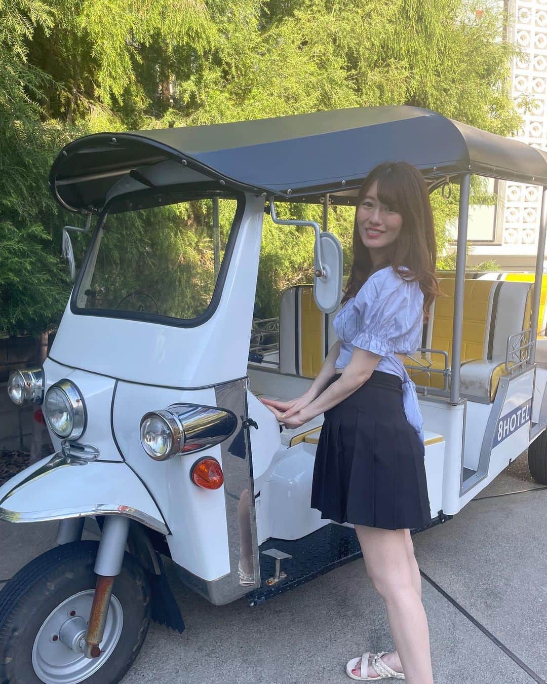 のインスタグラム：「ミニ丈だけど 中にインナーパンツ付きだから安心🙆‍♀️ ストレッチの生地で隙間もあまりなく安心！ プチプラだよ♡  脚をすっきりみせてくれるプリーツスカート👩  #ミニスカート#ミニプリーツスカート#プチひととき #インスタ映え#ナチュラル#トゥクトゥク#8hotel」