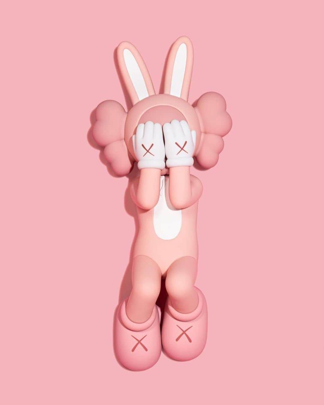 KAWSONEさんのインスタグラム写真 - (KAWSONEInstagram)「To celebrate the occasion I made a few editions in collaboration with @ARR.AllRightsReserved. A series of KAWS:HOLIDAY Indonesia limited edition pieces will be available at @DDTStore.  17 Aug 11pm EDT 18 Aug 10am WIB | 11am HKT ➡️ DDTStore.com (link in bio)  @KAWS @ARR.AllRightsReserved @DDTStore #KAWS #KAWSHOLIDAY #AllRightsReserved #DDTStore」8月3日 11時29分 - kaws