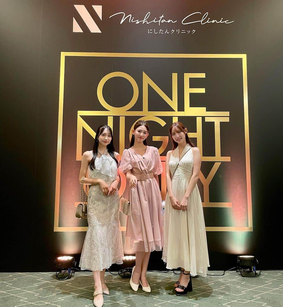 あのんさんのインスタグラム写真 - (あのんInstagram)「にしたんクリニック 謝恩パーティー「ONE NIGHT ONLY 2023」にお招き頂いたので、のこちゃんとれなちゃんで、、、💕 中へ入ると、、メリーゴーランドがありほんとうに幻想的でした！ たくさんのお料理に、ほんとうに素敵なスペシャルゲストにショー！感動超えて感激でした✨ お招き頂けてほんとうにありがとうございます🫶  #にしたんクリニック  #スペシャル #パーティー  #パーティードレス  #ホテルオークラ  #東京 #party  #ドリーム #dream #いいね #ootd #ffff  #Japan #2023 #思い出  #思い出グラム  #赞 #👍」8月3日 22時27分 - anon_551