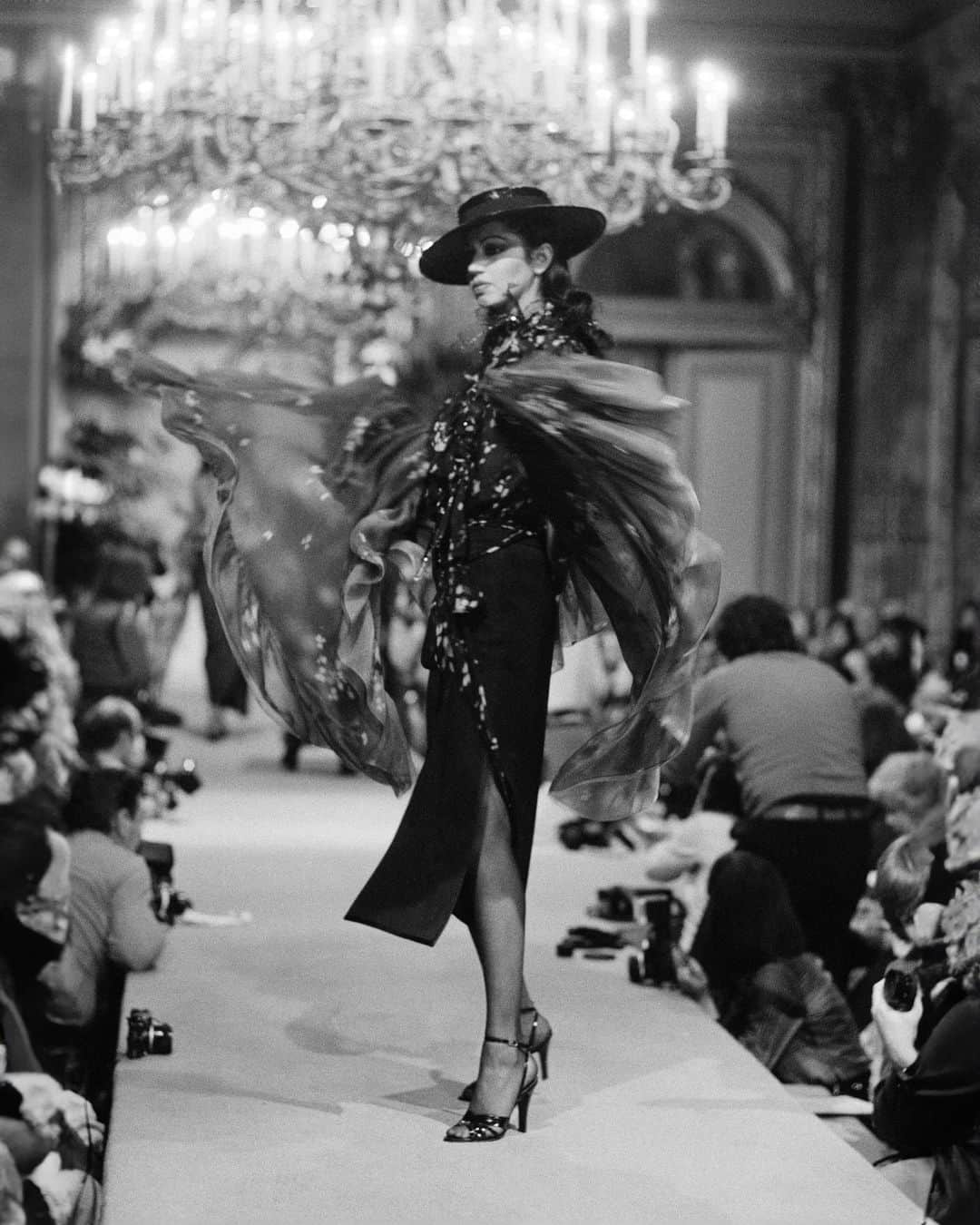 AnOther Magazineのインスタグラム：「#FashionFlashback – An ethereal look from Yves Saint Laurent Spring/Summer 1978 couture ❤️⁠ ⁠ “Good clothing is a passport for happiness,” Saint Laurent once said. Read more of his most fascinating soundbites at the link in bio 📲⁠ ⁠ 📸 Courtesy of Getty⁠」