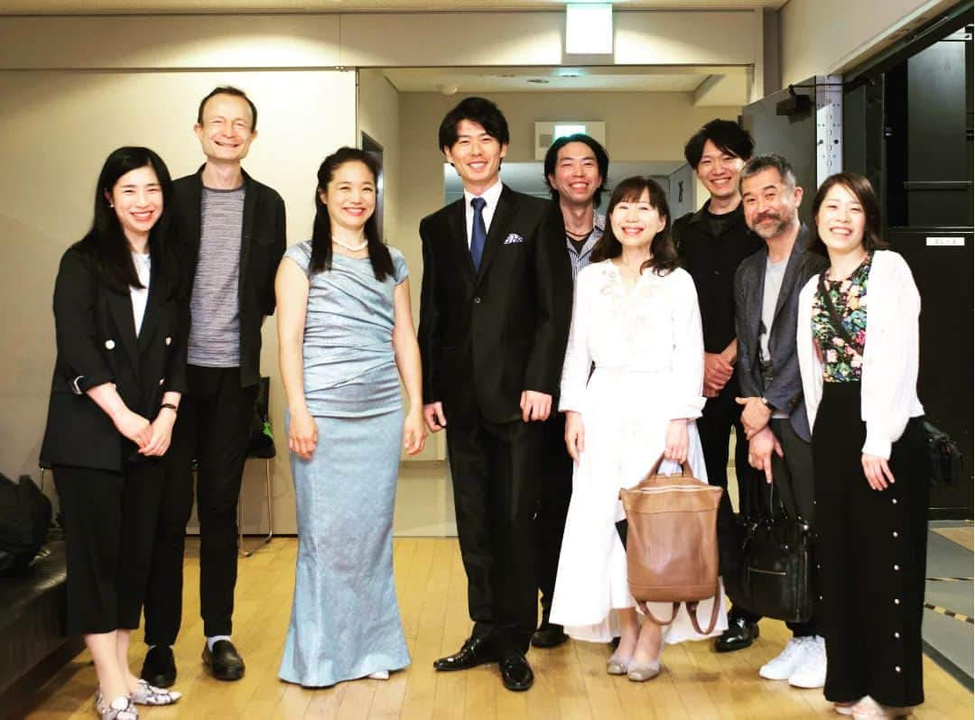 福間洸太朗のインスタグラム：「On July 21st, I produced "Rare Piano Music Vol.26" in the Suginami Kokaido, inviting my wonderful colleague, Hisako Kawamura. We played rare pieces for four hands by Schubert (D.624) and Akio Yashiro (Suite Classique), and she played solo works by the same composers.  A big thank you to Hisako, Bechstein Japan, the staff members of Joyful Arts and all the involved media and the wonderful audience!  7月21日は『第26回レア・ピアノミュージック 河村尚子ピアノリサイタル』公演を開催しました。２回目となるホール有観客公演として、同世代で国際的に活躍する河村尚子さんをお迎えし、素晴らしい杉並公会堂大ホールで開催できましたことを、心より嬉しく思いました。  今回は「シューベルトと矢代秋雄の世界」と題し、二人の作曲家のソロと連弾作品をお聞きいただきました。ソロはホールの中で聴けませんでしたが、矢代ソナタの凄まじい気迫を感じる演奏はモニターを通してもビシビシと伝わってきました！  連弾初共演も楽しかったですし、過去のRPM出演者の皆様と再会できたことも大きな喜びでした。  演奏会にお越しくださった皆様、この公演のためにご尽力いただいた皆様、そして河村さんに心よりお礼申し上げます。どうも有難うございました！  Photos: Mayuka Goto  #RarePianoMusic #HisakoKawamura #SuginamiKokaido #Schubert #AkioYashiro #Bechstein #BechsteinJapan #レアピアノミュージック #河村尚子 #杉並公会堂 #シューベルト #矢代秋雄 #ベヒシュタイン #ベヒシュタインジャパン」