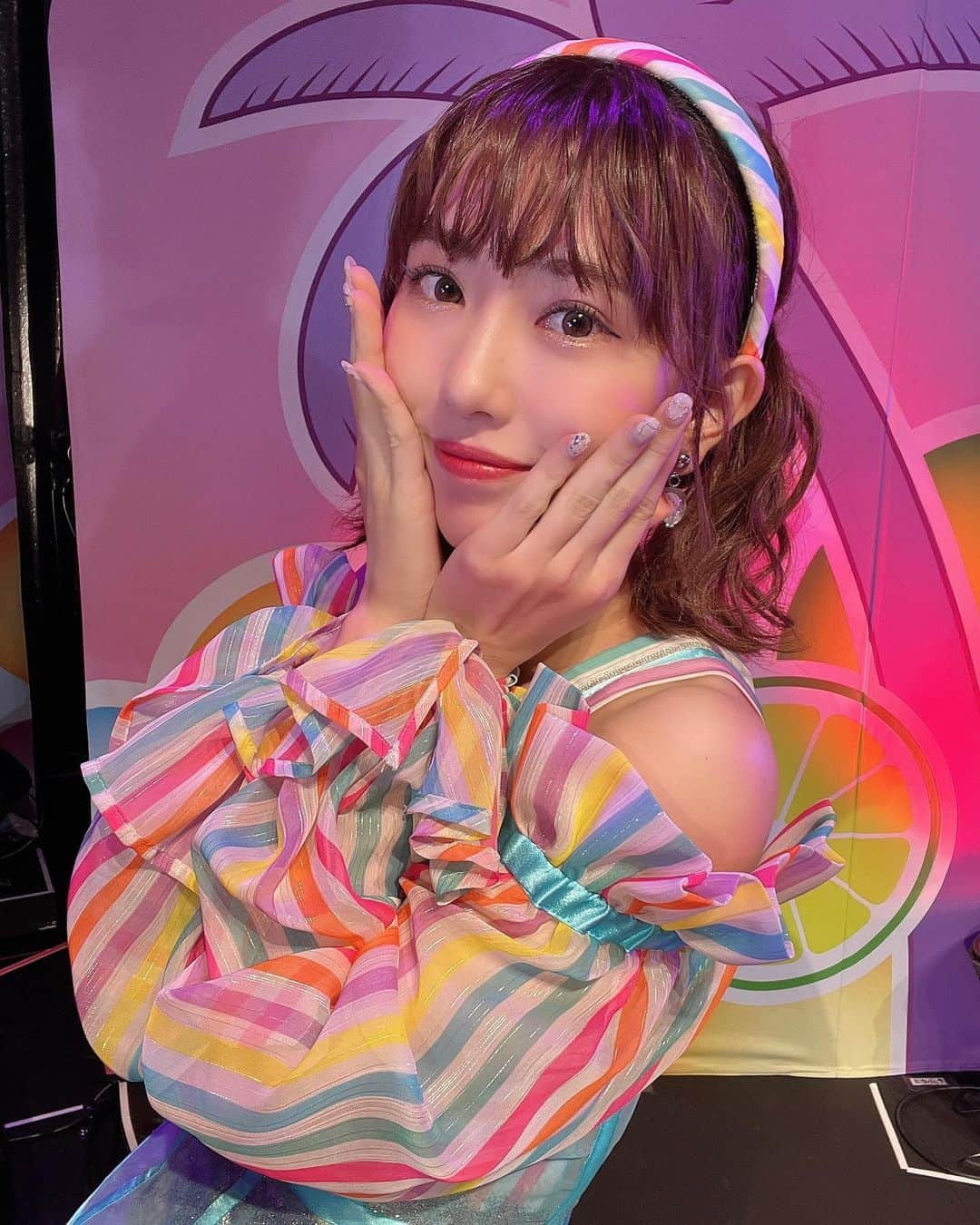 熊崎晴香のインスタグラム：「⁡ ⁡ SKE48SUMMERTour2023 名古屋2日目　昼も夜も楽しかった！！ やっぱり夏はライブだね🎤🎵 ⁡ 今日の髪型はトイプードル風らしい！ クルクルにしてもらった🐩🫶 ⁡ #hair #hairarrange #hairstyle #summer #tour」