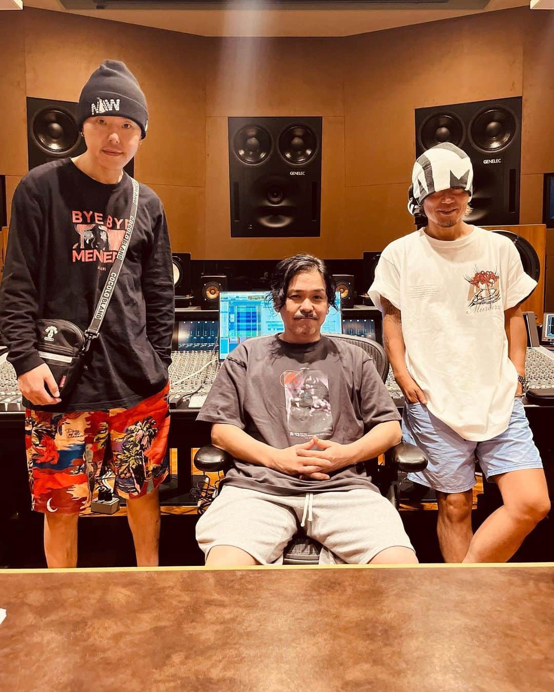 Juniorのインスタグラム：「3人で新曲完成💪  @voicemagicianjp  @chehon440   #レッドスパイダー #チェホン #ハンクン」