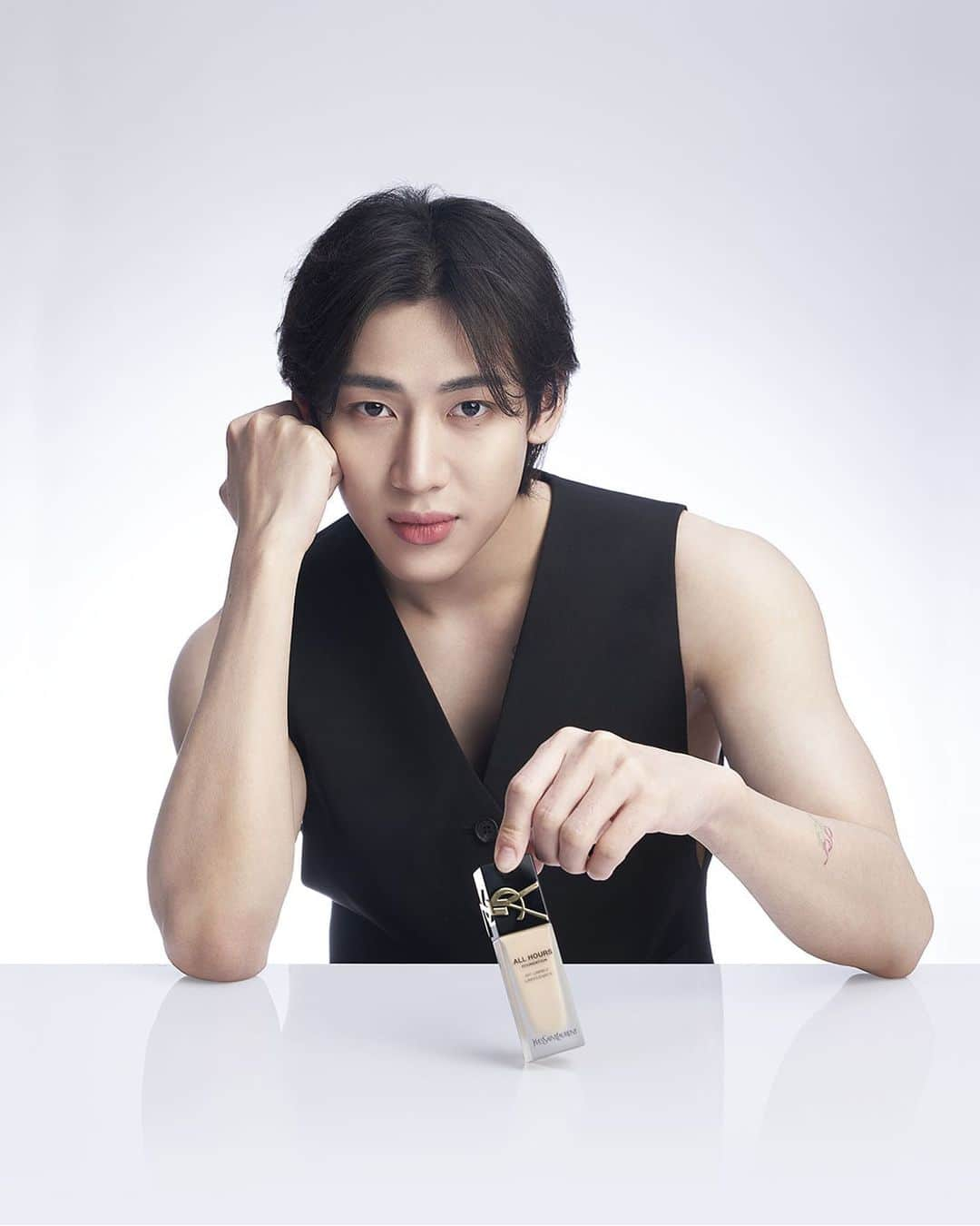 Yves Saint Laurent Beautyさんのインスタグラム写真 - (Yves Saint Laurent BeautyInstagram)「Live without compromise – ALL HOURS FOUNDATION​  @YSLBeauty #YSLBeautyTH #YSLBeautyTHxBamBam #Ad」8月3日 21時00分 - yslbeauty