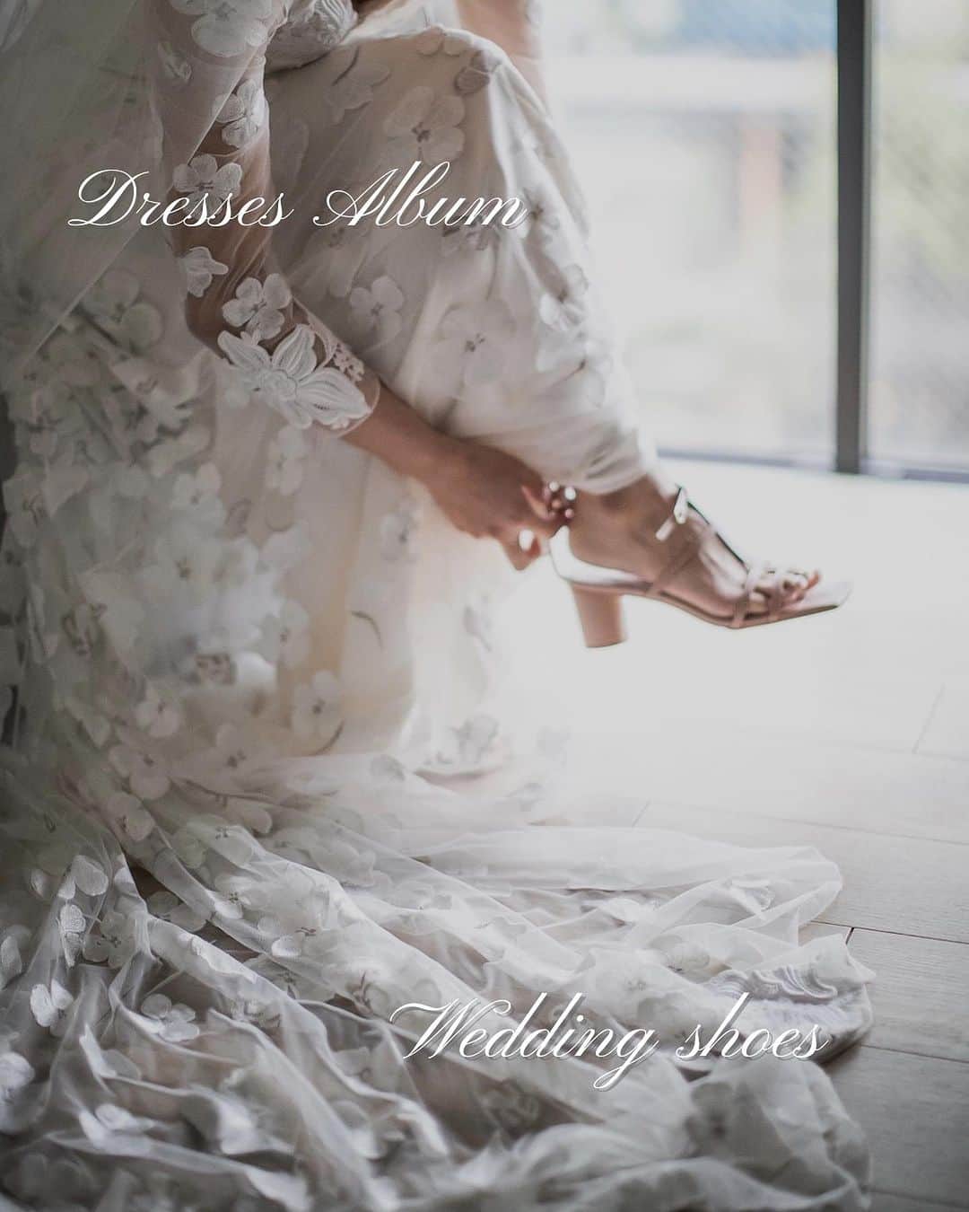 Dresses (ドレッシーズ)のインスタグラム：「←その他の投稿はこちらから  Dresses Album  今回は、Dresses花嫁のこだわりシューズをご紹介♪  ご自身の視線ではあまり気にならない足元ですが、 実は意外とゲストの目線が行きがち。  せっかくの素敵なドレスには ぜひ素敵なシューズを合わせて 結婚式を迎えてくださいね♡  保存しておいてご参考ください♪  ___________________  Dressesブライダルカウンター  　　結婚準備に関わる ＼お役立ち情報を発信中／  ”ドレスと結婚式費用がおトクになる” ブライダルカウンターがお届けする 結婚準備情報メディアアカウント🕊  こんなあなたにオススメです💫  ✔︎結婚が決まりこれから準備を始める ✔︎楽しく結婚準備をすすめたい ✔︎おふたりらしい結婚式を叶えたい  お問合せ・ご来館予約は プロフィールの「連絡する」より 受け付けております💒  ▼その他のお役立ち情報はこちらから @dresses_weddings  ___________________ #ウェディングシューズ #ウェディングアイテム #ドレス選び #ドレッシーズブライダルカウンター #ドレッシーズ #ブライダルカウンター #結婚式場探し #式場探し #結婚式場見学 #式場見学 #結婚式場選び #式場選び #結婚準備 #結婚準備中 #式場紹介 #結婚式場紹介 #式場紹介 #結婚式準備レポ #結婚式準備レポ #福岡花嫁 #関西花嫁 #広島花嫁 #熊本花嫁 #鹿児島花嫁」