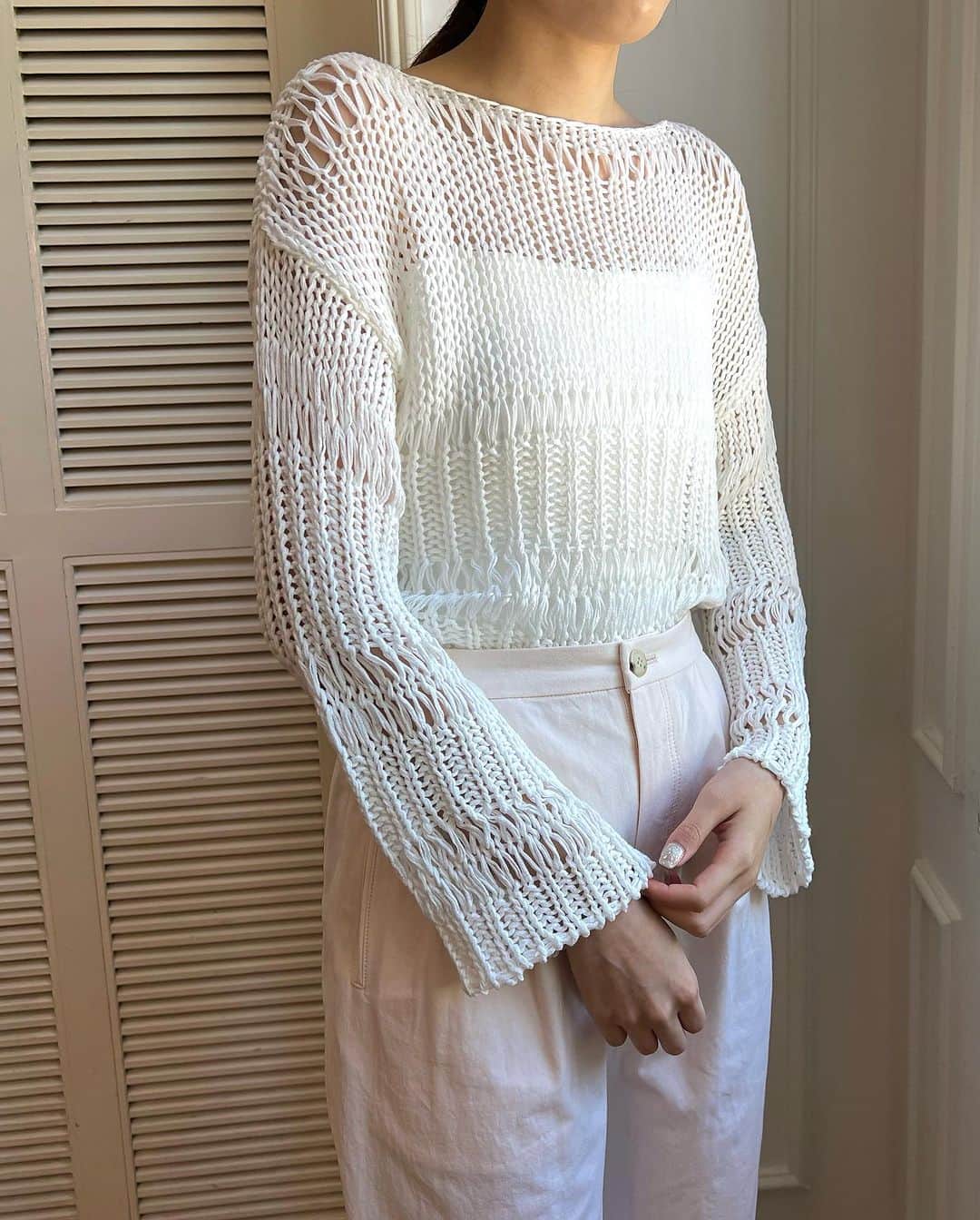 のインスタグラム：「ENCORE COLLECTION  "Loose cotton sweater"  from Bed&Breakfast  汗ばむ夏の季節でも着心地良く おしゃれを楽めるサマーニット  ソフトな肌触りのコットンを使用しています 独特な柔らかさと光沢感に加え 加工でできる糸の中の空間により 丸みのある編み目が表現され とても軽くて表情豊かなニットとなっています　  #greedinternational #bedandbreakfastqualityoflife #greedtokyo #greedfukuoka #ootd#ootdfashion#outfitoftheday#fashion #knit#summerknit#madeinjapan#seasonless   #ニット#ニットトップス#サマーニット#サマーニットコーデ#夏コーデ#オケージョン#シーズンレス #外苑前#表参道」