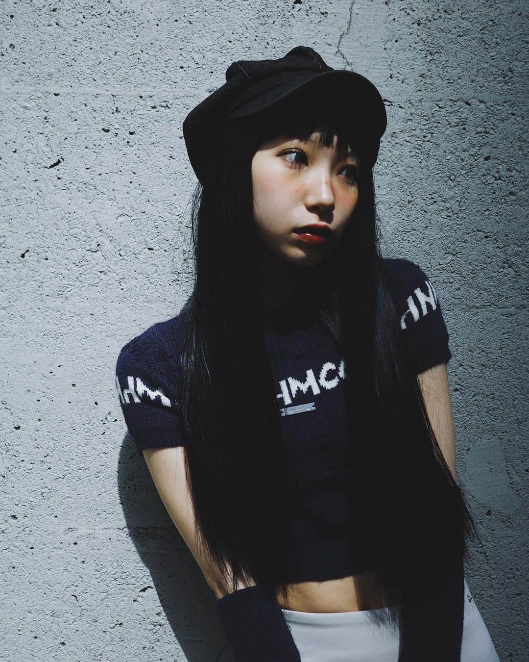トヲルのインスタグラム：「. . . 今日も映画で寝てしまう🎞️ . . model..まりな photo..トヲル . . #黒髪ロング #黒髪ロングウィッグ」