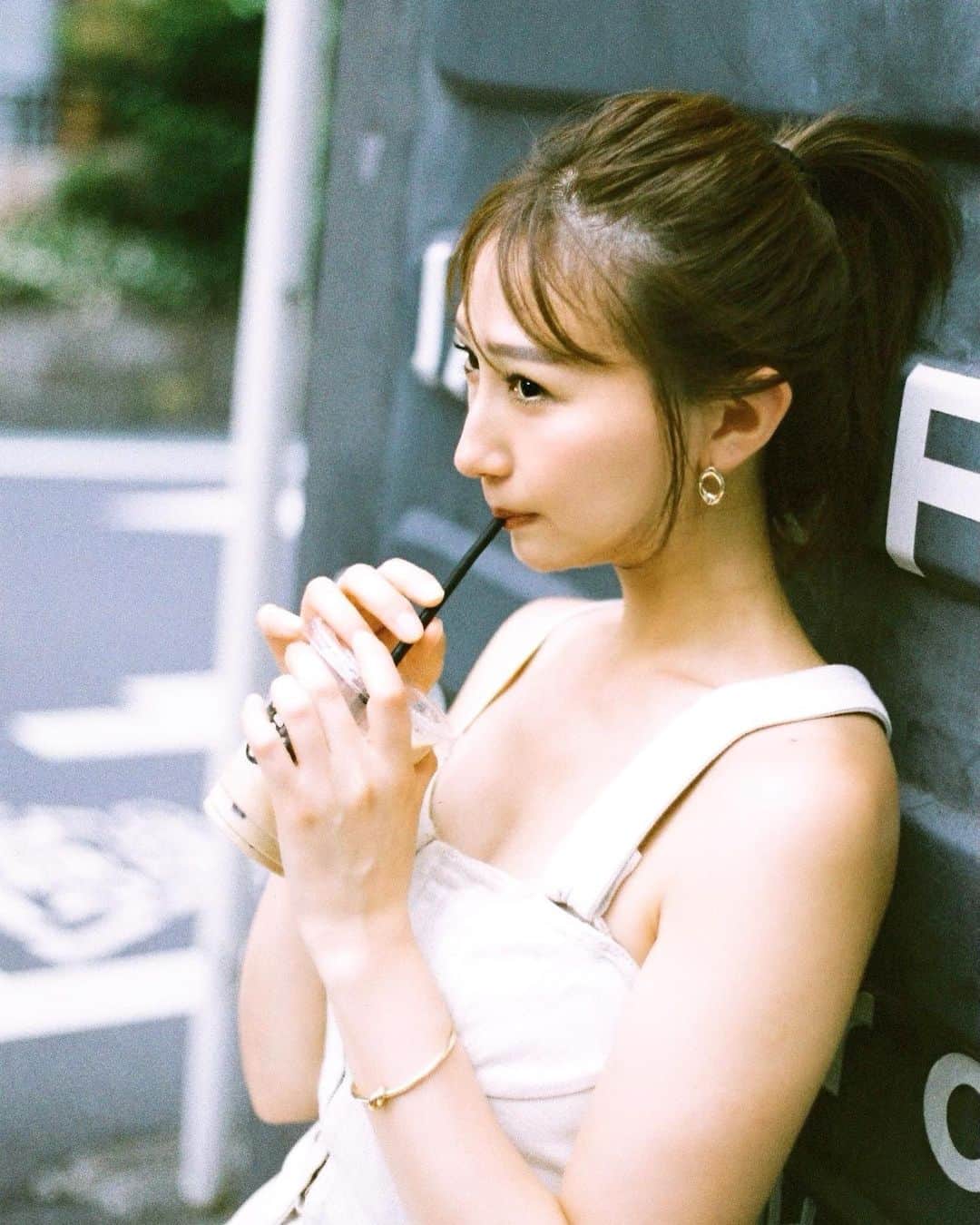青木まりなのインスタグラム：「☀️☀️☀️  8月初投稿 📸 @fumihiko_suzuki   RIZINの大会が終わって 8月に入って あっという間に もう3日になってた🥺  はやい。。。  8月もお願いします☺️♡♡♡ 　 　 　 　  　  　 　 　 　  　  　 　 　 　 　　  　 　 　  . . .            #RIZIN #RIZINガール #RIZINガール2022 #ラウンドガール #ringgirl #キックボクシング #kickboxing #キックボクシング女子 #筋トレ女子 #筋トレ #トレーニング #ダイエット #training #diet #グラビア #グラビアアイドル #グラドル #ビジョビ #bijobi #gravure #guravureidol #偶像 #性感 #清秀」