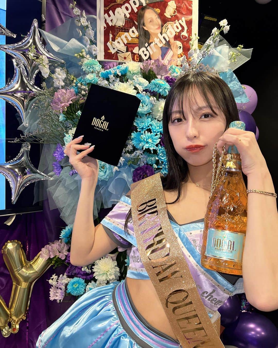 のインスタグラム：「Thank you DOGAL ♥  Thanks to Dogal, it became a wonderful event!  🥂@dogal_venezia   可愛くて一目惚れしたボトル！ 生誕で皆と楽しめて最高でした♥  #dogal_venezia  #mybirthday」