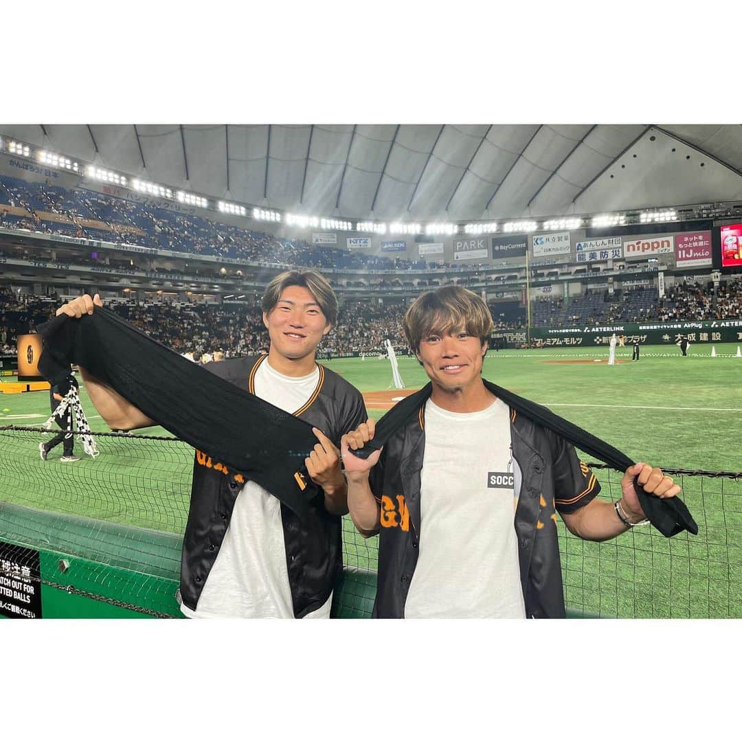 小池純輝さんのインスタグラム写真 - (小池純輝Instagram)「. ココロオドル、エキサイトシート！！！  それはもう興奮🤩 選手が目の前！！ 試合の温度感を感じられるし、試合後はヒーローのお二人ともハイタッチ🥺  最高にエキサイトな時間をありがとうございました✨ #ジャイアンツ #巨人 #読売ジャイアンツ #小池純輝 #佐川洸介 #エキサイトシート #坂本勇人 #岡本和真」8月3日 21時09分 - junki_koike