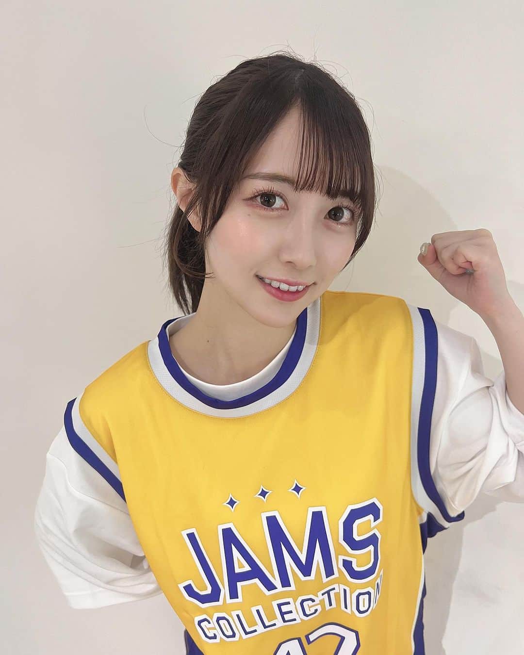 保科凜のインスタグラム：「バスケユニ着てみた🏀⛹️‍♀️  みんなバスケすきー？？  ・ ・   #idol  #jamscollection  #selfie  #like  #followme  #uniform  #basketball   #アイドル #ジャムズ #保科凜 #バスケ  #バスケ女子  #ユニフォーム  #ポニテ」