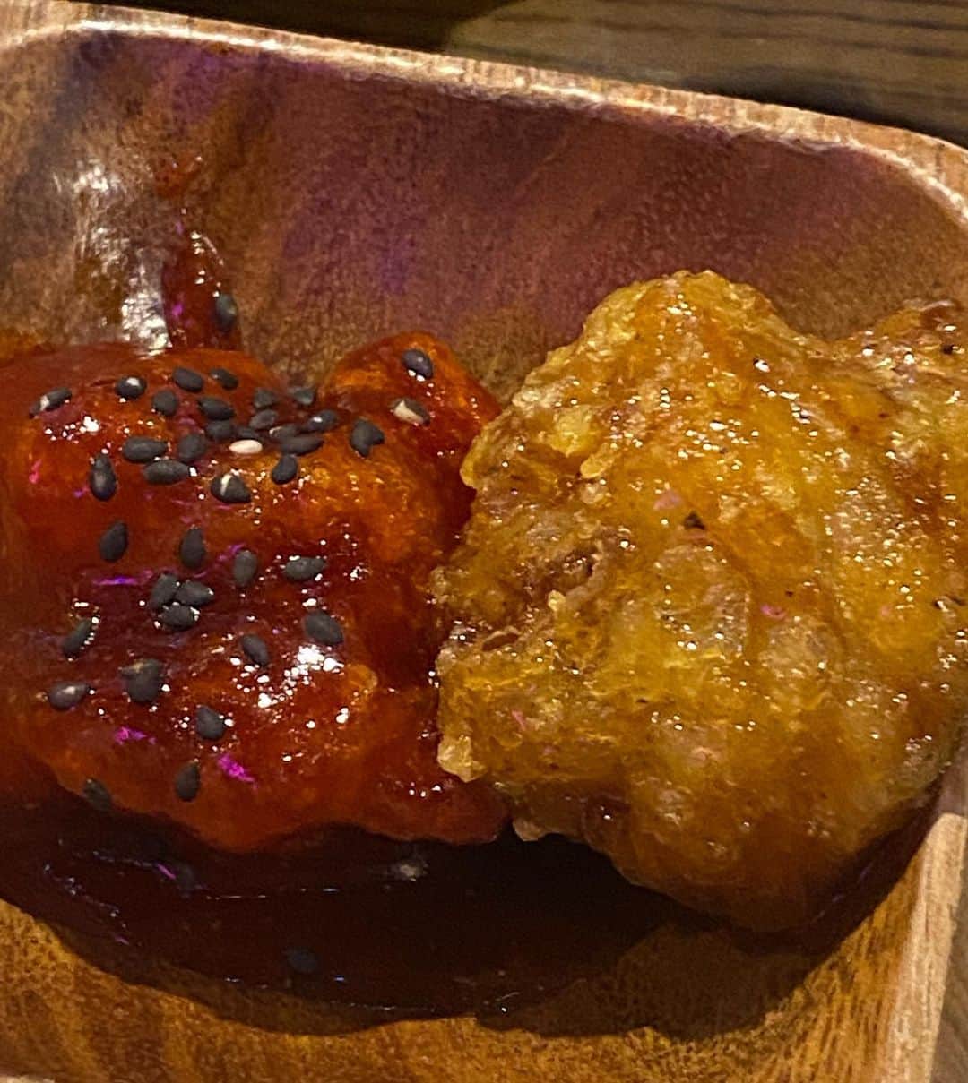 和田瞳さんのインスタグラム写真 - (和田瞳Instagram)「先日新大久保の @soyeon.tonuga でランチ🐷💞  名物ママのスヨンオンマが参鶏湯の正しい食べ方教えてくれたの、しっかりほぐして骨まで食べられるの初めて知った！！ エビのチーズフォンデュも美味しかった！！  韓国料理っておかずがたくさんなの嬉しい🥰  私とトヌガのインスタフォローしてくれてるのを見せると、ドリンク1杯プレゼントしてくれるみたいだよ〜  tops : #GRL pierce : #CENE . . . #PR #豚友家 #トヌガ #新大久保 #新大久保グルメ #新大久保ランチ #新大久保韓国料理 #韓国料理 #新宿 #新宿グルメ #新宿ランチ #新宿韓国料理 #東京」8月3日 21時03分 - hitogram0218