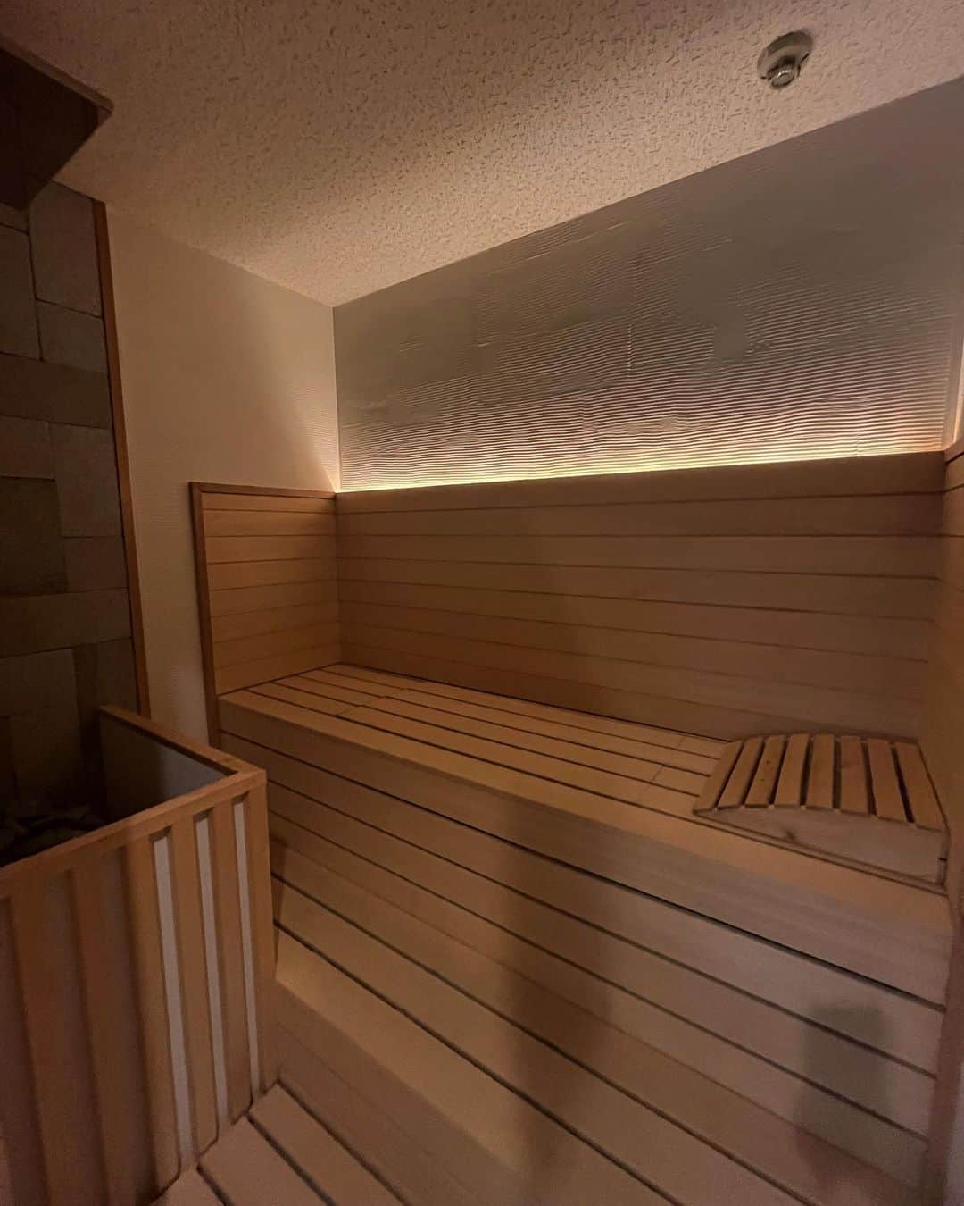 五月さんのインスタグラム写真 - (五月Instagram)「Sauna heals the mind and body🧖🏽‍♀️🍃」8月3日 21時06分 - _32kii_