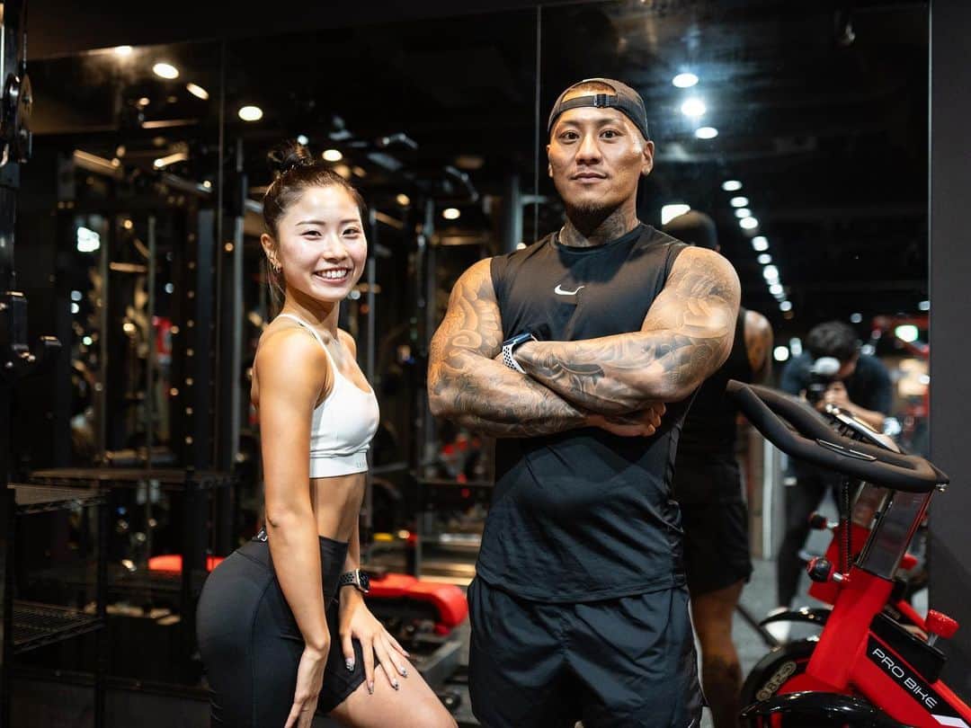 のインスタグラム：「#training#fitness#workout#gym#physique#bodybuilding#bikini   さくらの大会前ラストトレーニング 終了🔥👌 コンディション、サイズ去年よりヤバめほんまにヤバめ🔥 ラストスパートはリラックス🙏👍  camera📷🔥 @mtk0804」