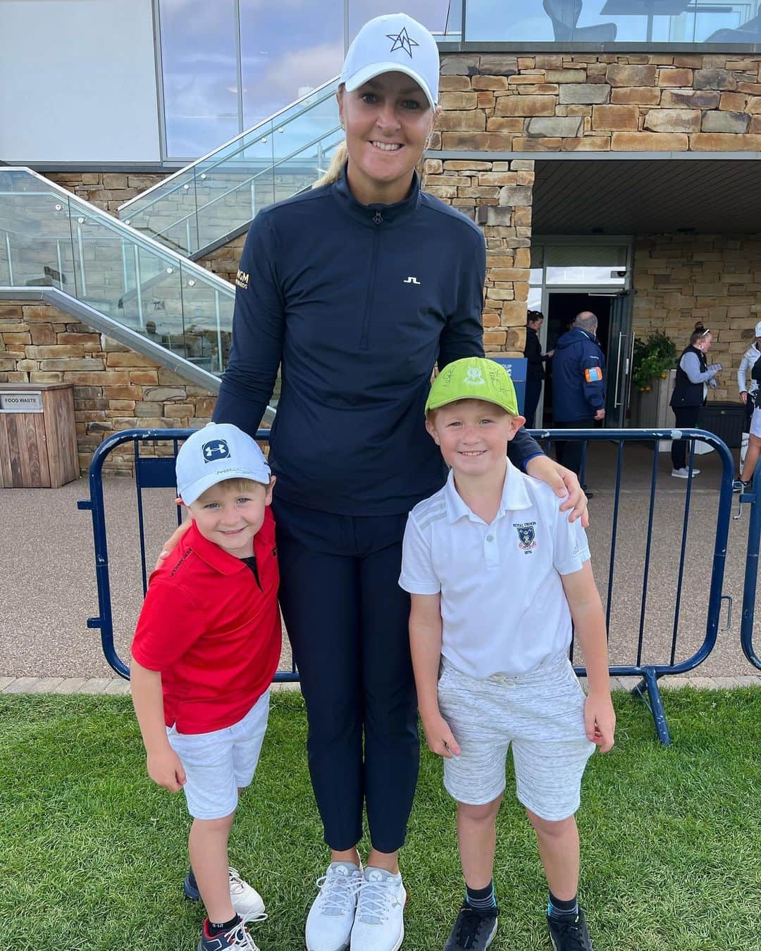 のインスタグラム：「Cant wait to follow these boys golfing journey… I have a feeling they will fall asleep with their hats full of autographs and pockets full of signed balls 🏴󠁧󠁢󠁳󠁣󠁴󠁿… @cmmacaulay 💙😘」