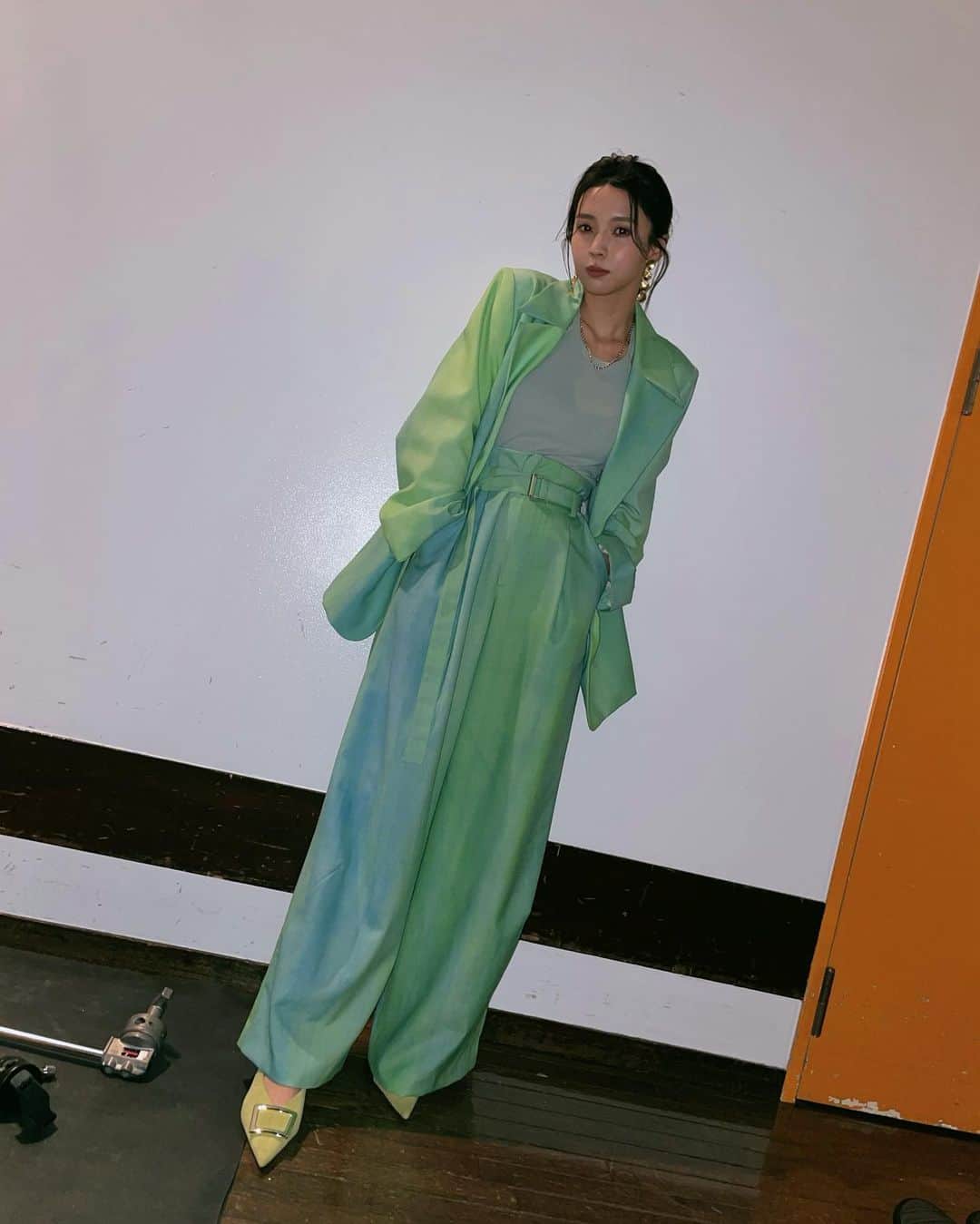 小林由依のインスタグラム：「新せ界のオリジナルグッズも ぜひゲットしてくださいね🧑‍🚀」