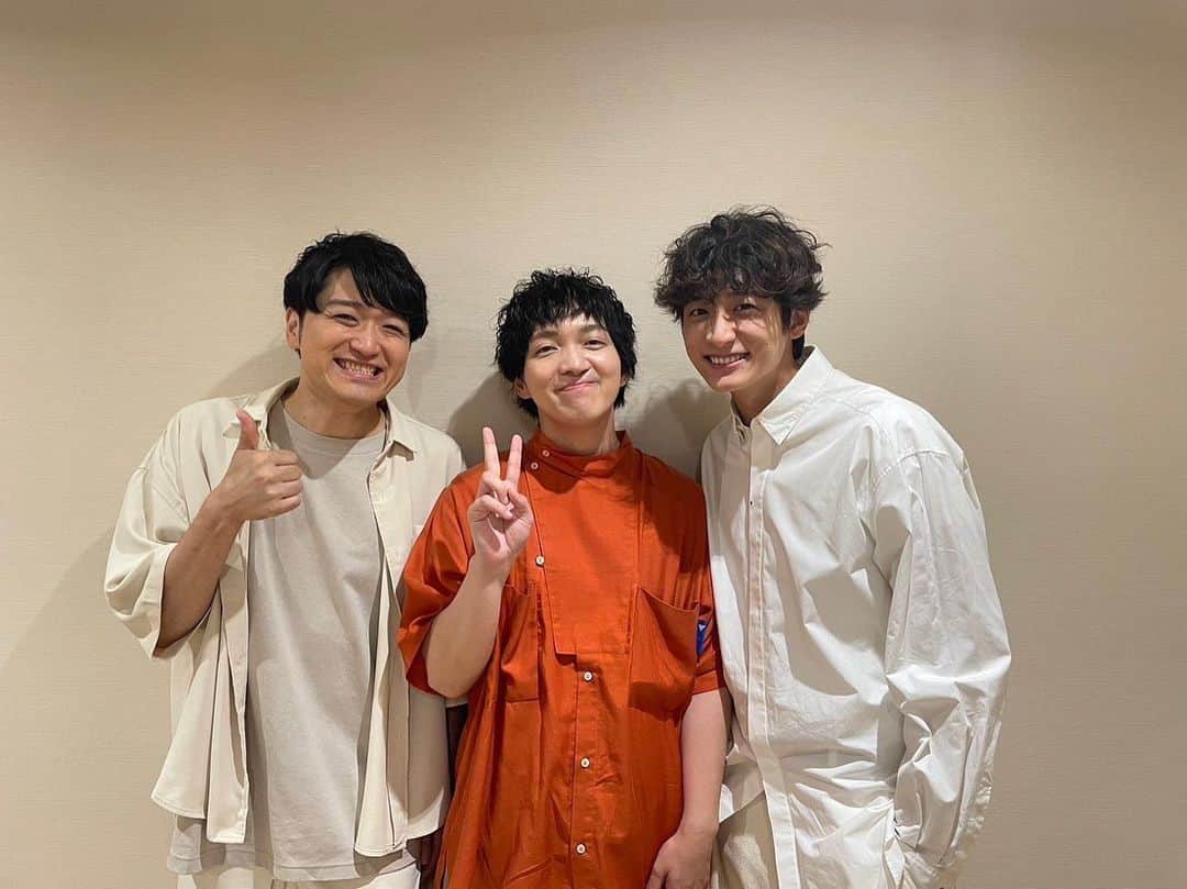ほしのディスコのインスタグラム：「BOOMBOOMBOOM祝3周年！ 公開生配信ありがとうございました！！  沢山のお客さんの反応に救われました！  インナージャーニーさん、神はサイコロを振らないさんもありがとうございまた！  そして、小関さんと工藤さんの「ぜんぶ、うそ」生披露最高でした！！  また公開生配信やりましょう！！  #BBB #BBBch #ステッカーかっこいい」