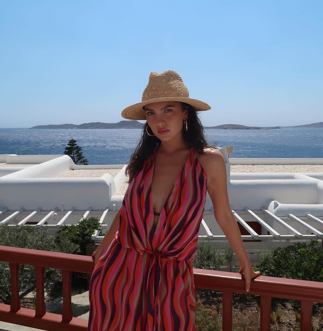 マヤ・ヘンリーのインスタグラム：「🇬🇷🫶🏻☀️」