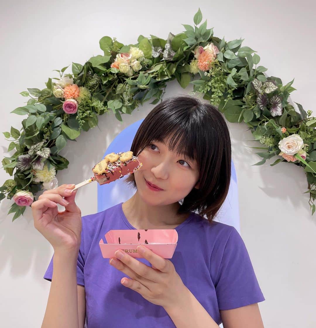 磯原杏華のインスタグラム：「８月〜🌻🍨  夏楽しもうねっ  夏らしいことした？ 私は花火したよん🎆」