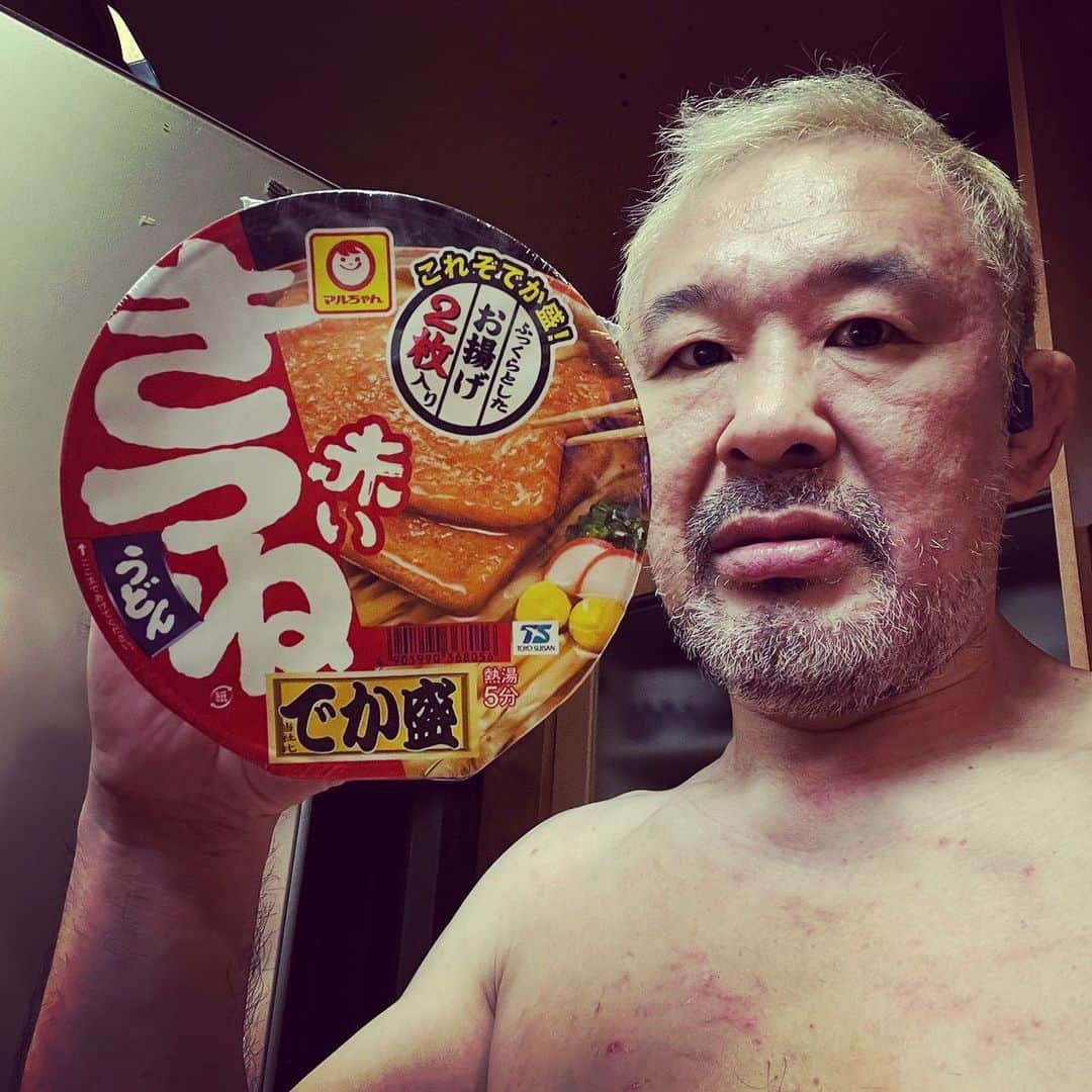 saku39shopさんのインスタグラム写真 - (saku39shopInstagram)「. 【Maruchan】 . 蕎麦派ではありますが、今日は赤いきつねいただきま〜す！ . #桜庭和志 #赤いきつね #マルちゃん #蕎麦」8月3日 21時33分 - saku39ks