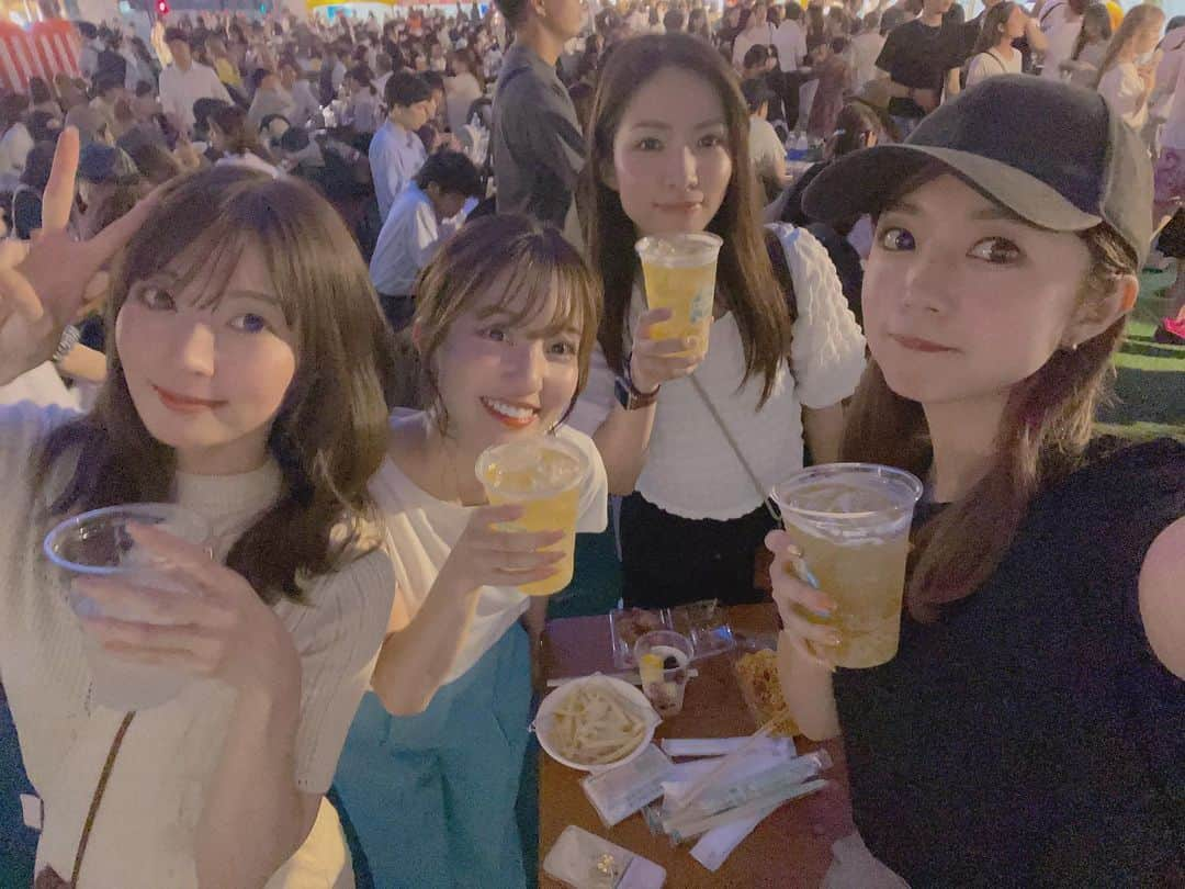 大庭彩歌のインスタグラム：「#天神夏まつり メンバーとも行ってました🩵🩵  かりゆし58さんがゲストで LIVEをされてて 会場の一体感が凄すぎた！！  最高の夜でした！ #福岡グルメ #福岡カフェ #福岡ランチ #福岡居酒屋 #カフェ #福岡 #天神グルメ　#天神カフェ #中洲グルメ　#中洲カフェ #cafe#スイーツ #グルメ #博多グルメ #博多カフェ #インスタグルメ #博多ご飯　#インスタ映え」