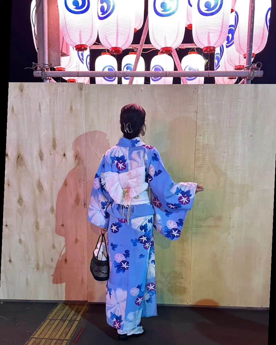 東李苑さんのインスタグラム写真 - (東李苑Instagram)「今年も無事に着れました👘🩵🩵 #キモノハナ さんの ガシガシ洗ってもシワにならないとっても素敵な浴衣！ ばぁばに可愛くしてもらった帯がお気に入り😋🫶🏻  ここだけの話…… 首は長い自信あります🤪」8月3日 21時53分 - az_rion