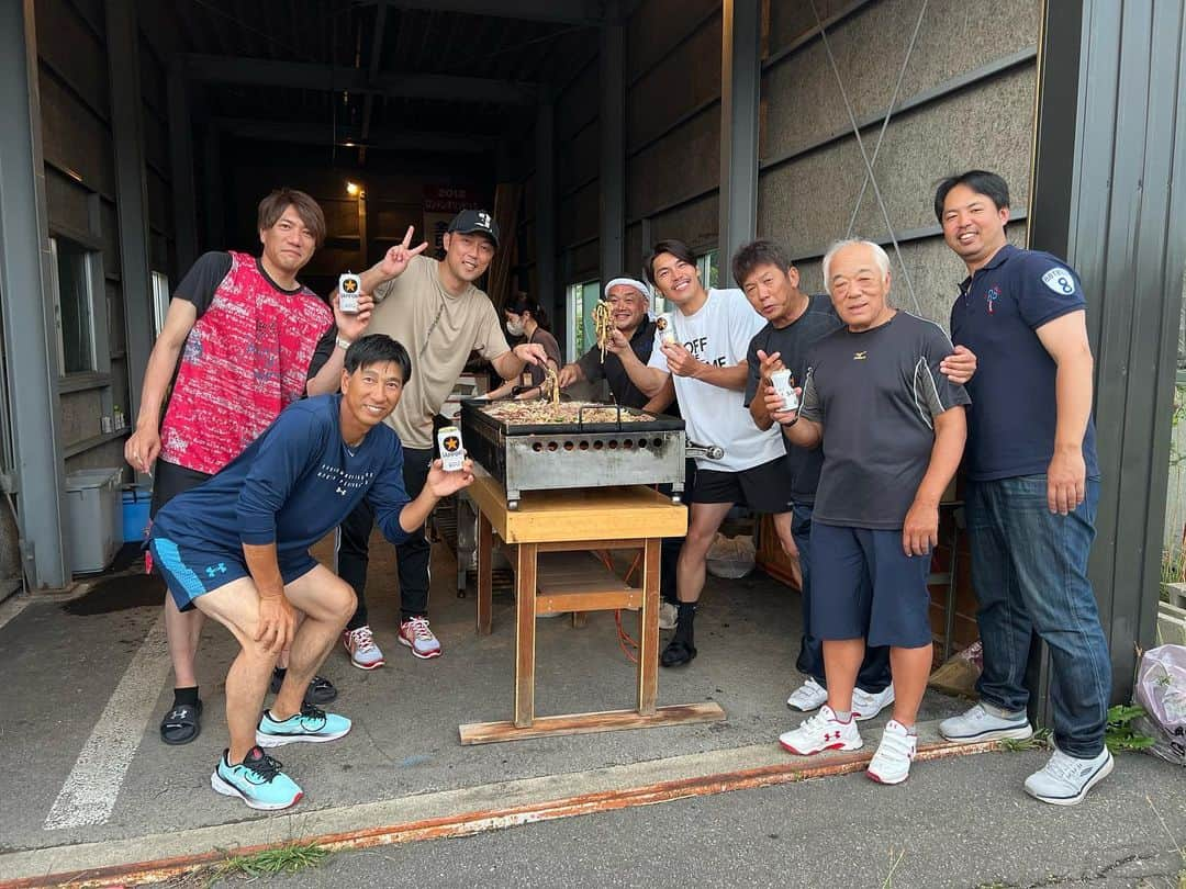 林昌範のインスタグラム：「キャンプ２日目終了  野球後みんなでバーベキュー🍖  天気がいまいちでしたがコーチのみんなテンション上がってました⤴️  明日最終日‼️ケガなく楽しく終わりたい🙏 #プロ野球 #ob #高橋慶彦　さん #本間満　　さん #金村暁　　さん #井川慶　　さん #米野智人  さん #広島#カープ  #ソフトバンクホークス  #日ハム#ファイターズ　 #阪神タイガース  #ヤクルトスワローズ  #読売ジャイアンツ  #北海道#芦別#バーベキュー」