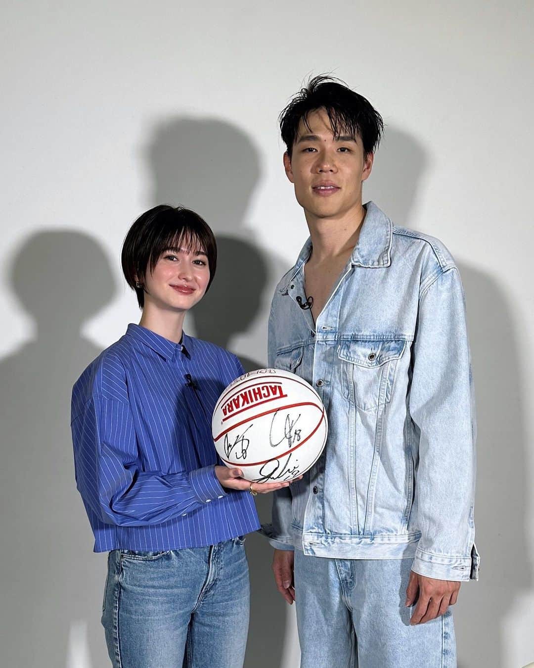 クリスティーナ菜波のインスタグラム：「CanCam9月号発売中です！！ バスケ連載「GO FOR IT!」には、馬場雄大選手が登場👏🏻🔥 バスケのことはもちろん、馬場選手の海外生活の話やマイブームなど色々お話ししていただきました！！人を惹きつける馬場選手のプレー、お話ししていてプライベートやメンタル的な部分もやっぱりすごく関係しているんだなと感じました。ありがとうございます🙏  もう連載4回目なんて、、、あっという間すぎる😭 皆さんお見逃しなく👀  #cancam#バスケ#馬場雄大　選手」