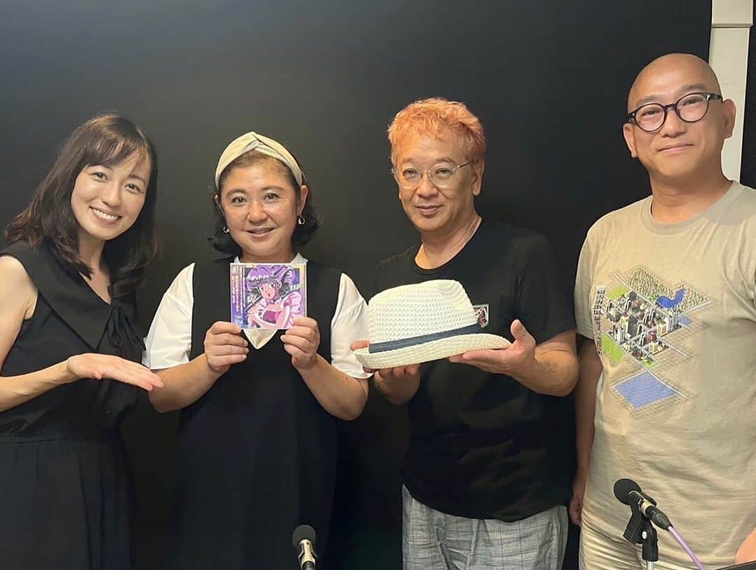 及川奈央さんのインスタグラム写真 - (及川奈央Instagram)「今夜23:00からは #おめおじゃ の放送です！  #太田貴子 さんをお迎えした8月放送。  貴子さんにいただいたサインも大事に飾らせていただいています⸜♡⸝   #TokyoStarRadio リスラジからお聴きいただけます·͜· ︎︎」8月3日 22時02分 - naooikawa