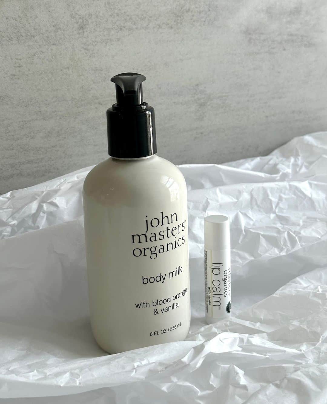 John Masters Organicsのインスタグラム：「Our Anniversary Sale ends soon...⁠ 🎈⁠ ⁠ Don't miss out on your opportunity to receive a FREE full-sized Body Milk and a Vanilla Lip Calm with all orders $75+!⁠ 🎁⁠ ⁠ Plus take 15% off everything with code "ANNIVERSARY15". 🎉⁠ ⁠ Shop now on our website. ⁠ ⁠ Offer available only on www.johnmasters.com and within the United States and Canada. Offer ends on August 5th at 11:59 PST.」