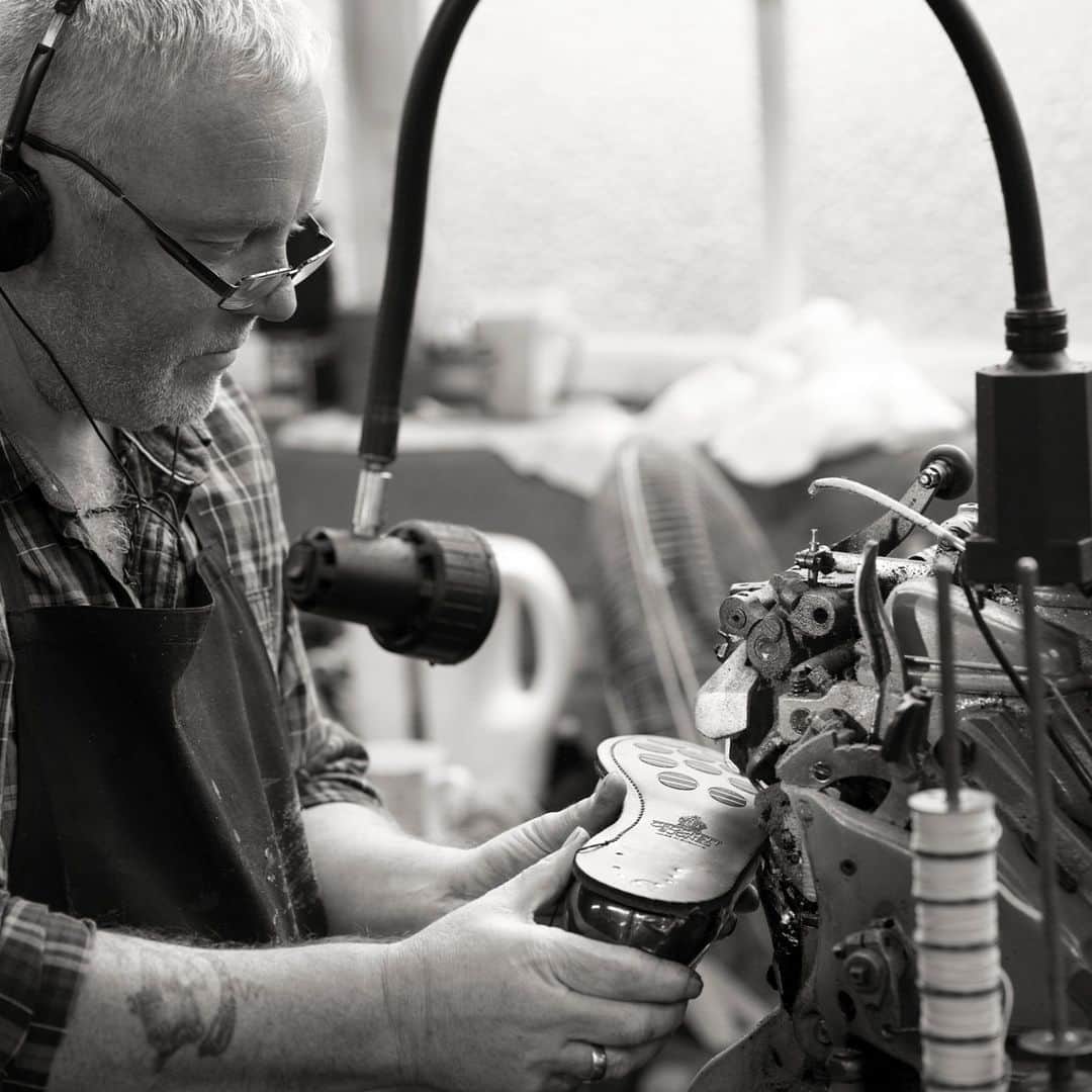 クロケット&ジョーンズさんのインスタグラム写真 - (クロケット&ジョーンズInstagram)「The Making Room -  Where you find the famed ‘Goodyear-welting’ stitching machines. As the first shoe factory this side of the Atlantic, to install the latest version of a welt sewing machine (c1910), the ever industrious Messrs. Crockett & Jones were able to scale up production to 600 pairs per day. . #crockettandjones #madetobeworn」8月3日 22時00分 - crockettandjones_official