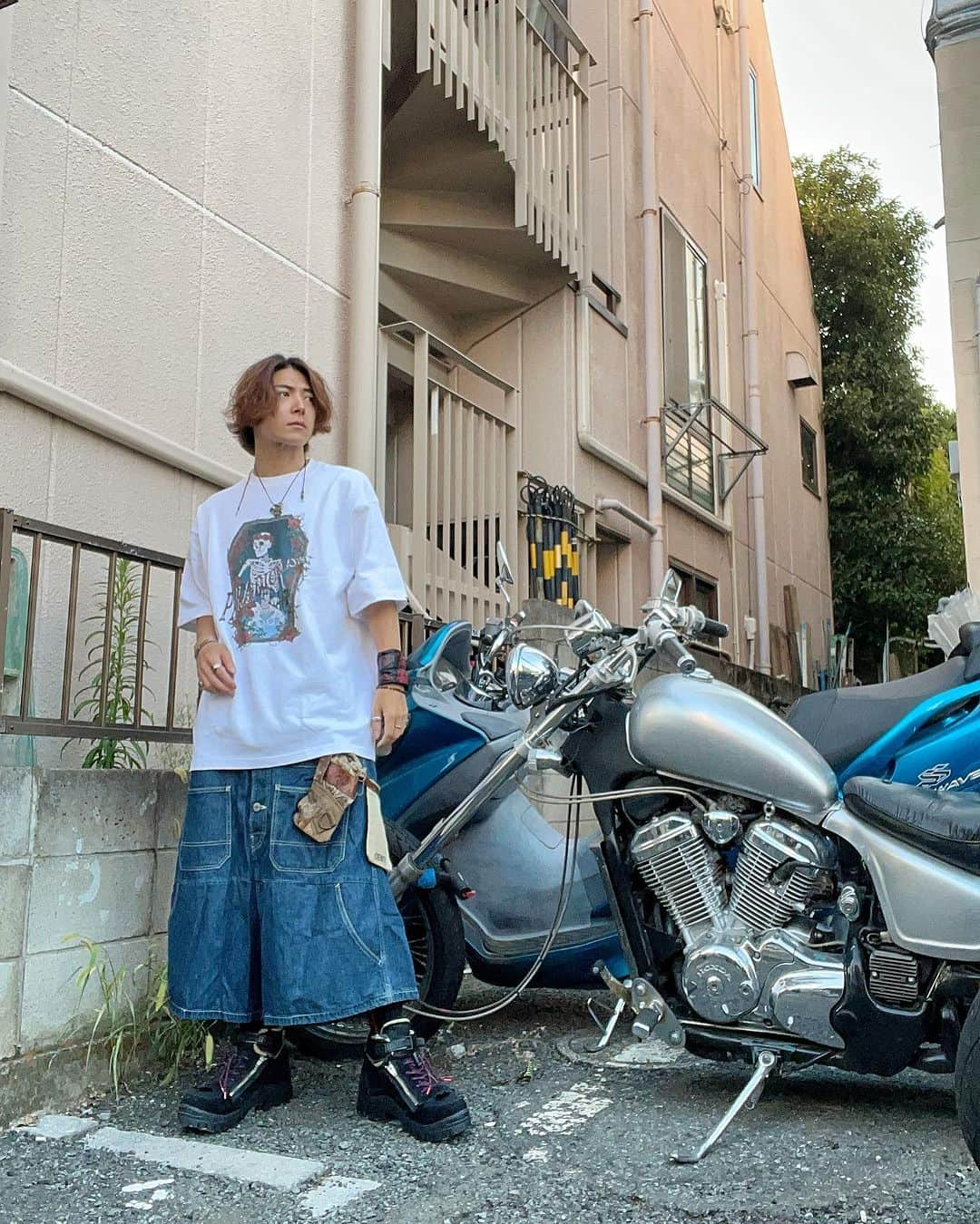 引地敬澄さんのインスタグラム写真 - (引地敬澄Instagram)「ここ最近のSTYLE集🦅🇺🇸⚡️ (※swipe▶︎してみてくだせぇ！)  今年も今年とて夏暑過ぎ無双してるからTシャツSTYLEになりがちだけども、パンツやフェイクスカートとか【＋a】の個性で自由にはみ出してファッション楽しんで参りたいと思っております。はい。  って事で、、、2023年も8月！！ 夏夏夏夏夏無理夏！！！  絶賛ガンバ楽しんで参りましょうぞ🐕🍺❤️‍🔥！！  ps.8月は投稿沢山しようと思ってる民です。よろしくどーぞです。はい。  #ANDPEACE2022 #ANDPEACE #KinCrossWorld #HAPEACE  #JAPAN #AMERICA #VINTAGE  #REMAKE #HANDMADE  #Americanvintage #fashion #東京 #tokyo  . #love #photooftheday #followme #style #swag  #instacool #데일리록   #fashionista  #ootdfashion #ootd  #ファッション #春夏コーデ #coordinate #code #コーデ #whatwewear #引地髪服」8月3日 22時10分 - takazumi0402