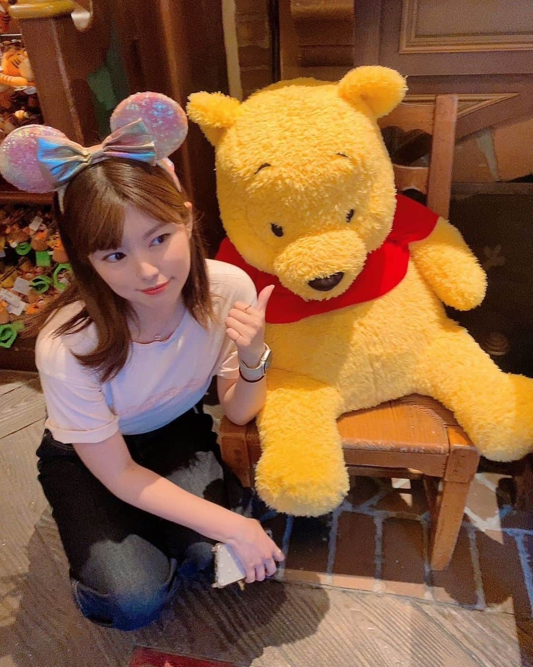 熊林保奈美のインスタグラム：「* . はちみつの日🐝  🐻×🧸🍯 写ってるくまはどっちもはちみつ大好き🫶🏻 . . * #はちみつの日 #くまのぷーさん #TDR #TDL #tokyodisneyland #東京ディズニーランド #ヲタ活 #モデル #撮影会モデル #ポートレートモデル #model #サロンモデル #熊林保奈美 #道産子 #Japanesegirl  #instalike #me #followme #cocodeal」