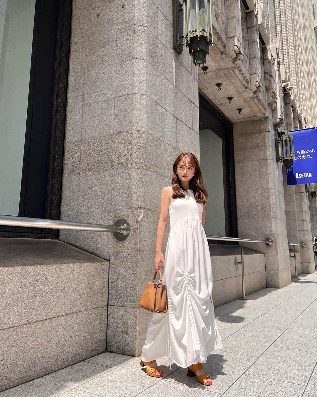 田久保夏鈴のインスタグラム：「珍しく真っ白なワンピを🤍⛄️ 2枚目はふてくされてる時に撮られてた👱🏼‍♂️笑  あと2日後は誕生日！3日後は関コレ！仕事もプライベートも充実な8月ヨッ🌻🌈」