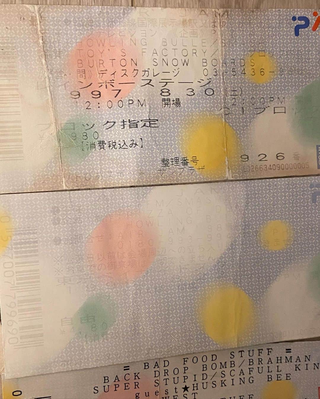 奥田恵梨華のインスタグラム：「高校生の時使ってた手帳から、昔のライブのチケットが出てきたので見てください。 エアジャム97と98のもあって泣いちゃった #airjam #devilocknight  #badfoodstuff」