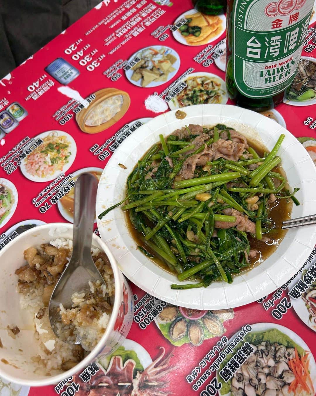 REONAさんのインスタグラム写真 - (REONAInstagram)「台湾はどこで食べても本当にご飯が美味しい🤤🇹🇼 またすぐ行くんだ🙏 食べるの大好きな私には天国だ❤️  4枚目はたくさん食べて満腹〜な図」8月3日 22時12分 - reona.0504