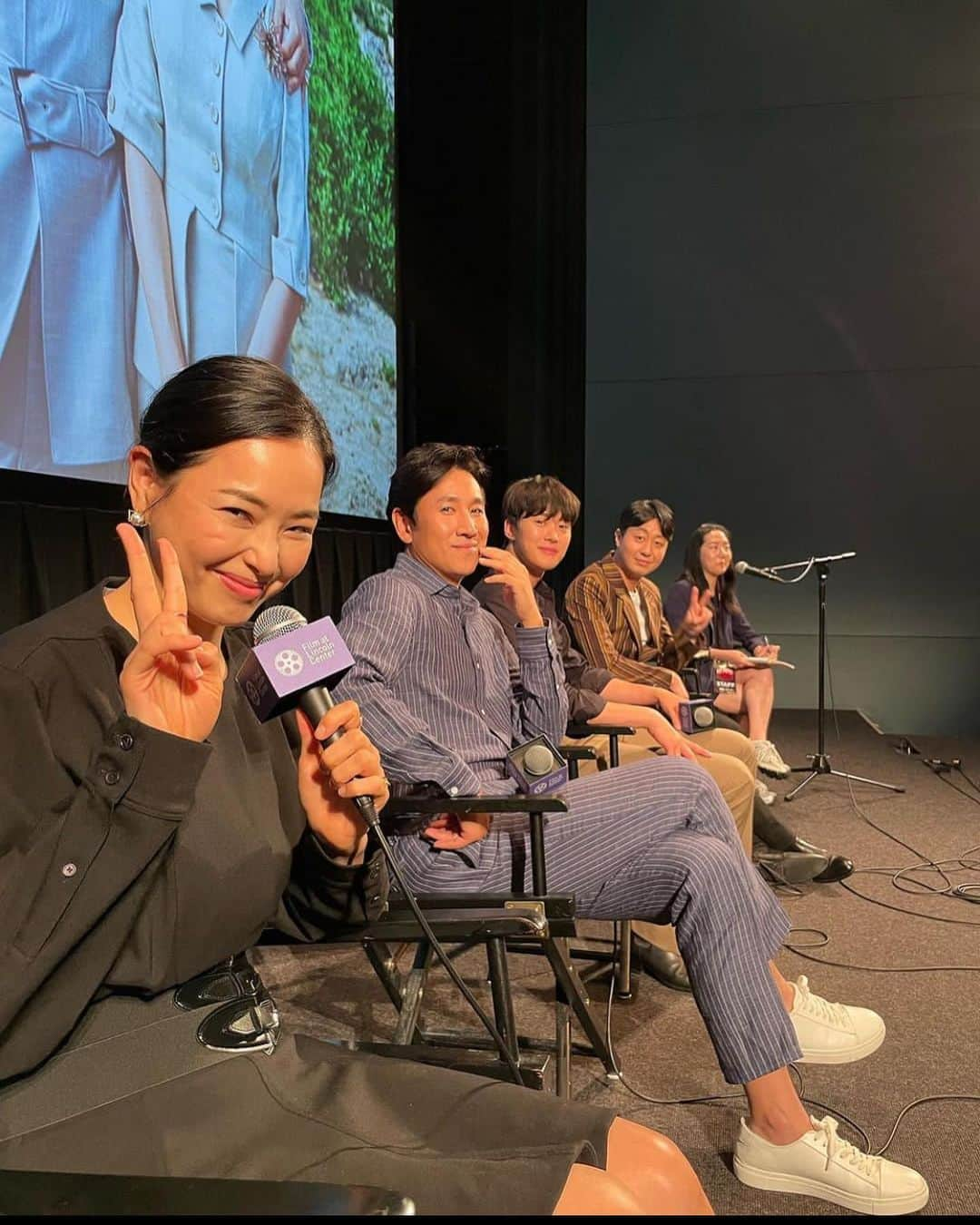 イ・ハニのインスタグラム：「킬링로맨스와 유령 두 영화 모두 오픈 되자마자 전석매진으로 감사히 관객과의 대화 마쳤습니다. 한국영화와 저희 두 영화에 대한 사랑 감사드립니다.😭🙏🤍 . 작업할때는 두 작품 다 정말 힘들었는데.. 정말이지 영화의 힘이란.🎬」