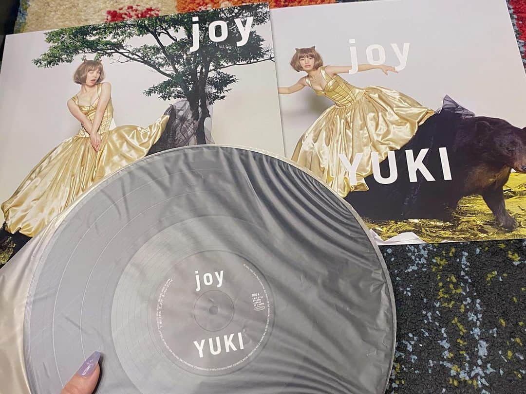 やもはちこさんのインスタグラム写真 - (やもはちこInstagram)「joyのLP版を買いました...！ レコードってはじめて間近で見ました そのうちプレイヤーも入手したいところ😌」8月3日 13時24分 - yamohachiko