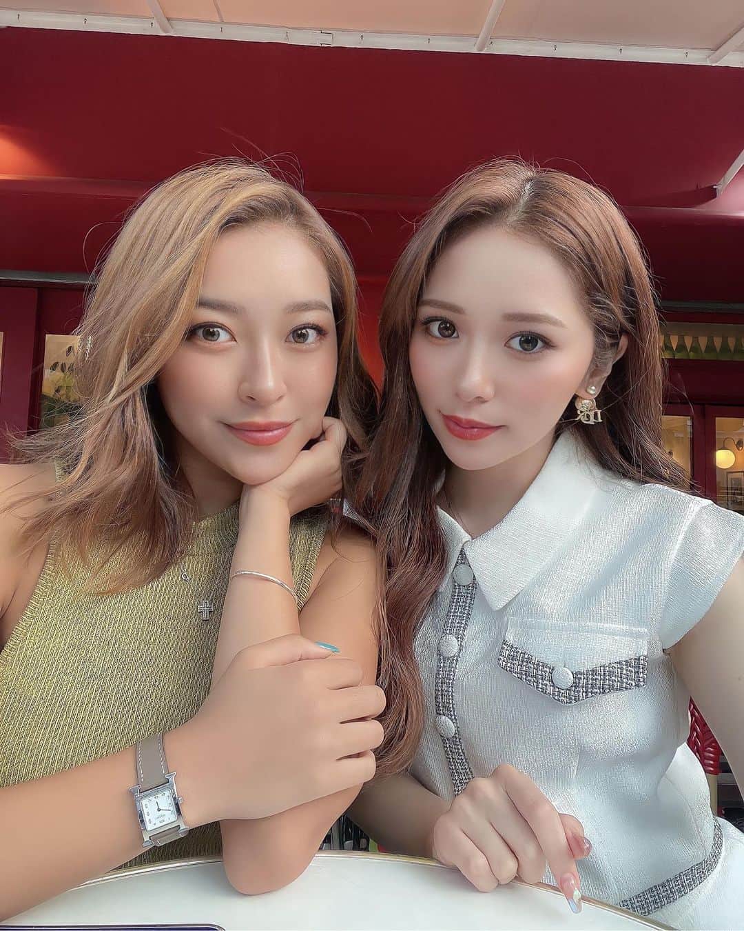 のインスタグラム：「.  🐻お誕生日お祝いしてきた🥂💓 @kuma___golf   いつも有難うだよ🙈  ちなみに、どっちが年上に見える？？  #bff #birthdaygirl #神戸」